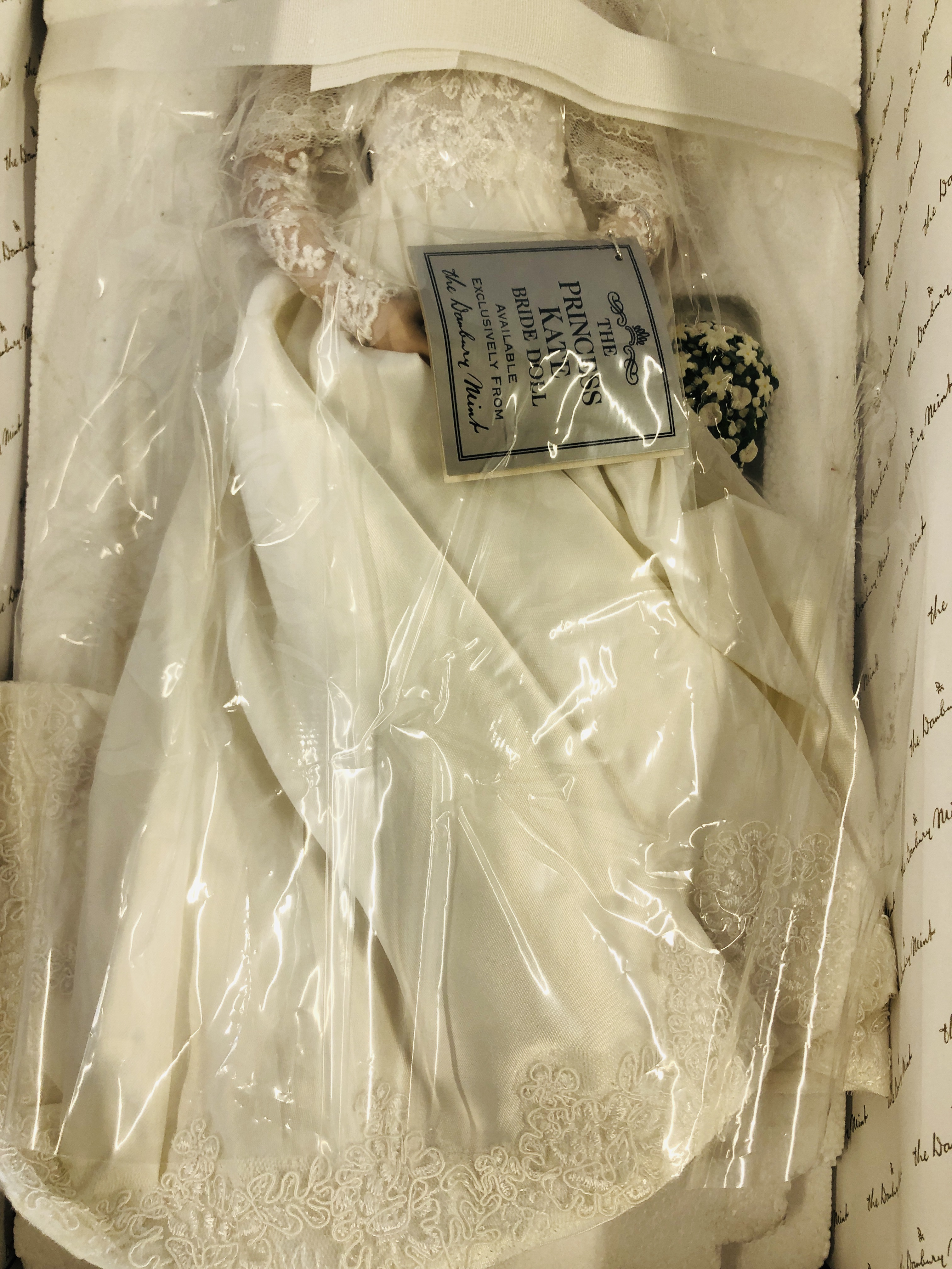 "THE DANBURY MINT" LIMITED EDITION "THE PRINCESS KATE BRIDE DOLL" IN ORIGINAL BOX. - Image 3 of 4