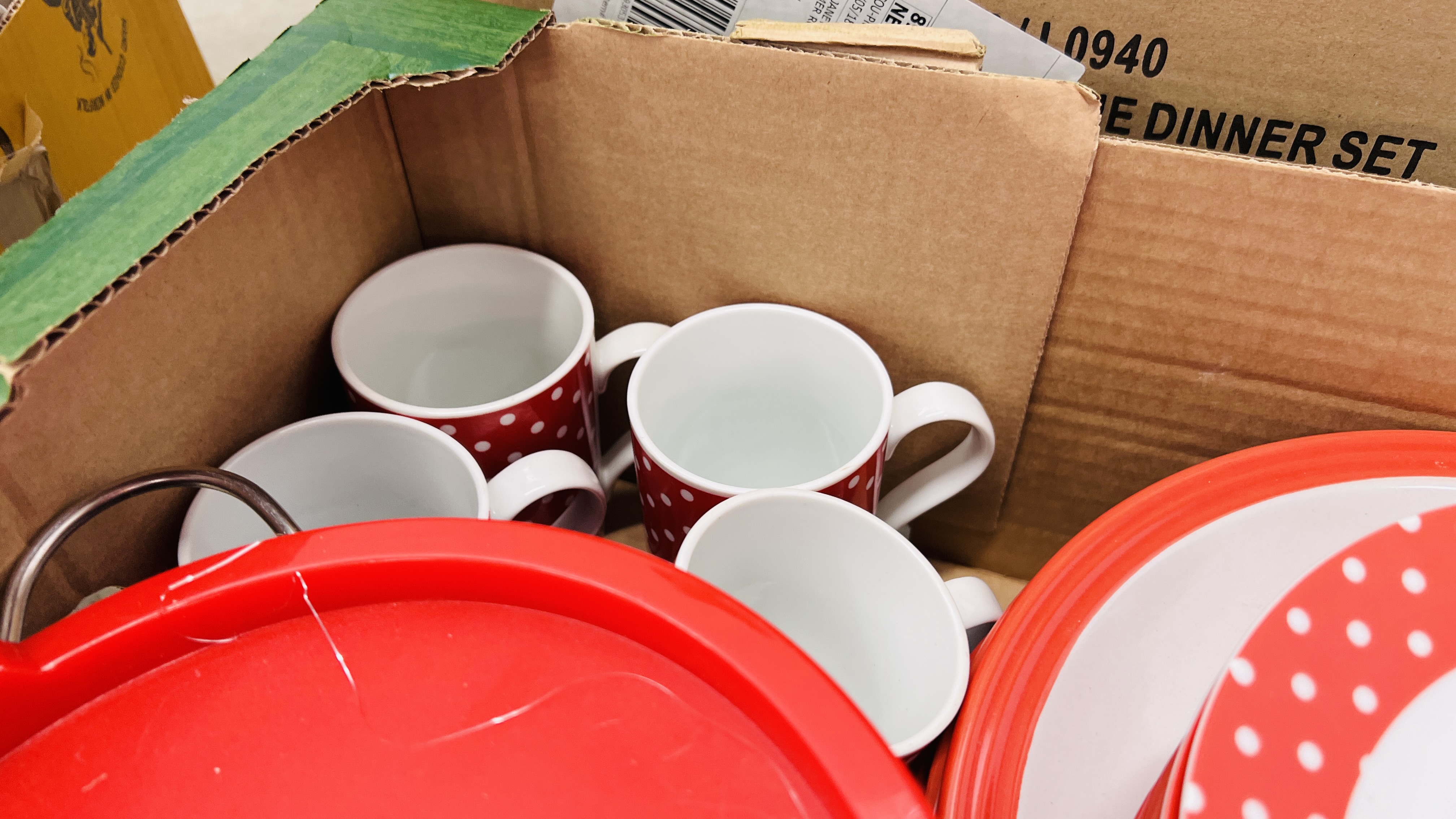 2 X BOXES OF MODERN RED FINISH KITCHEN ACCESSORIES AND CHINA TO INCLUDE SCALES, CLOCK, - Image 4 of 16