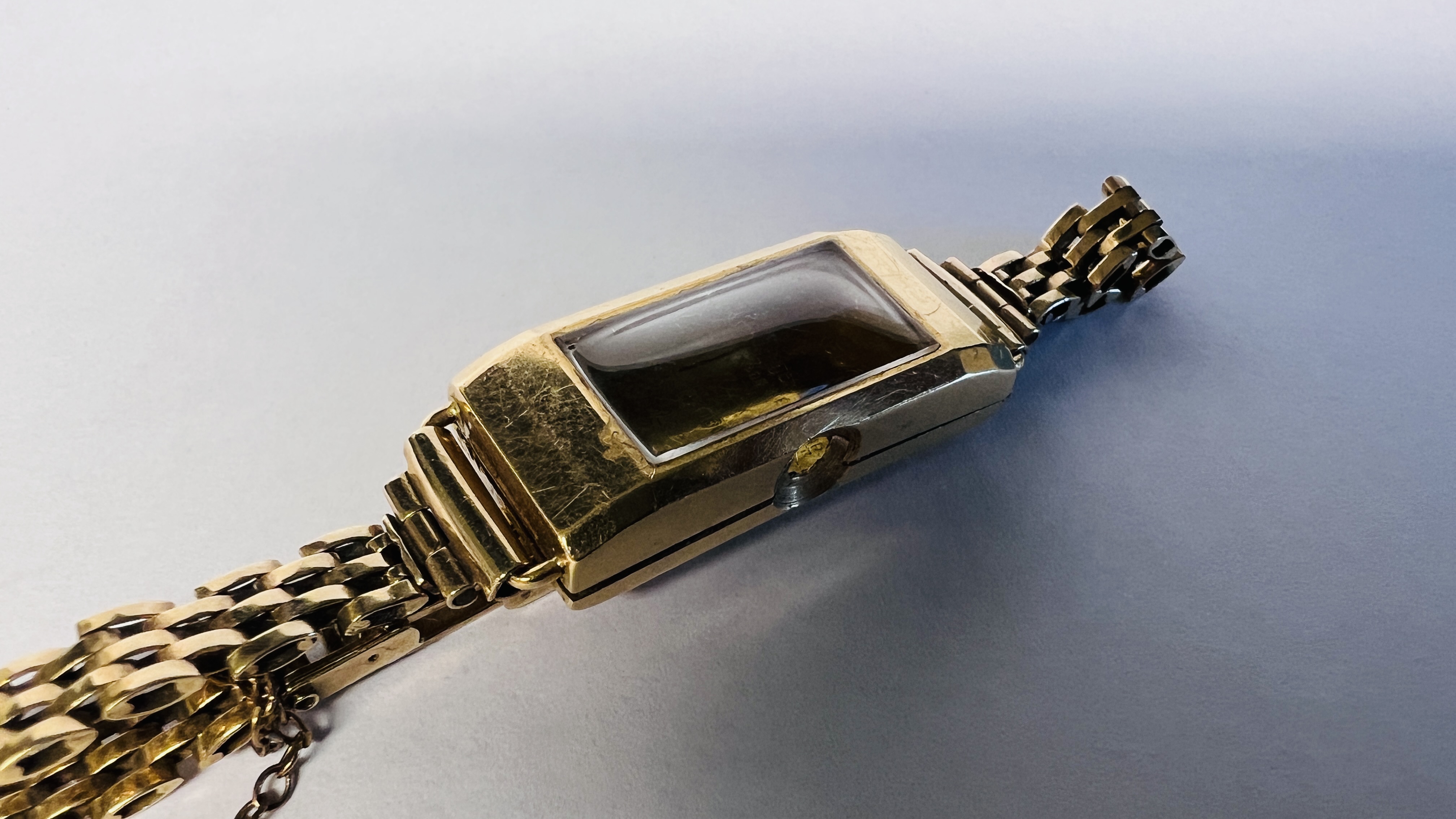 A LADIES 18CT GOLD CASED COCKTAIL WATCH WITH SWISS MOVEMENT ON 9CT GOLD BRACELET. - Image 29 of 44