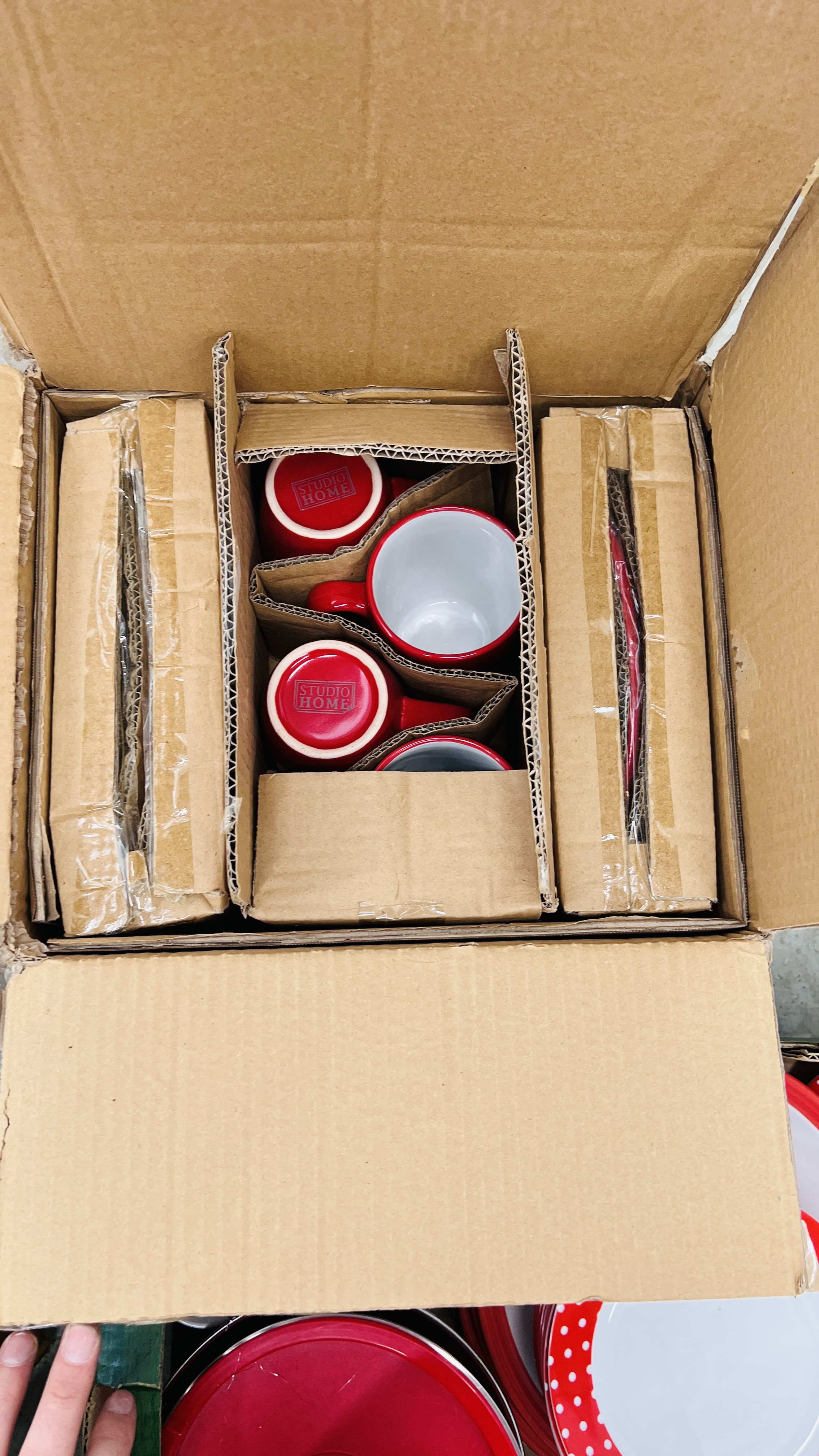 2 X BOXES OF MODERN RED FINISH KITCHEN ACCESSORIES AND CHINA TO INCLUDE SCALES, CLOCK, - Image 16 of 16