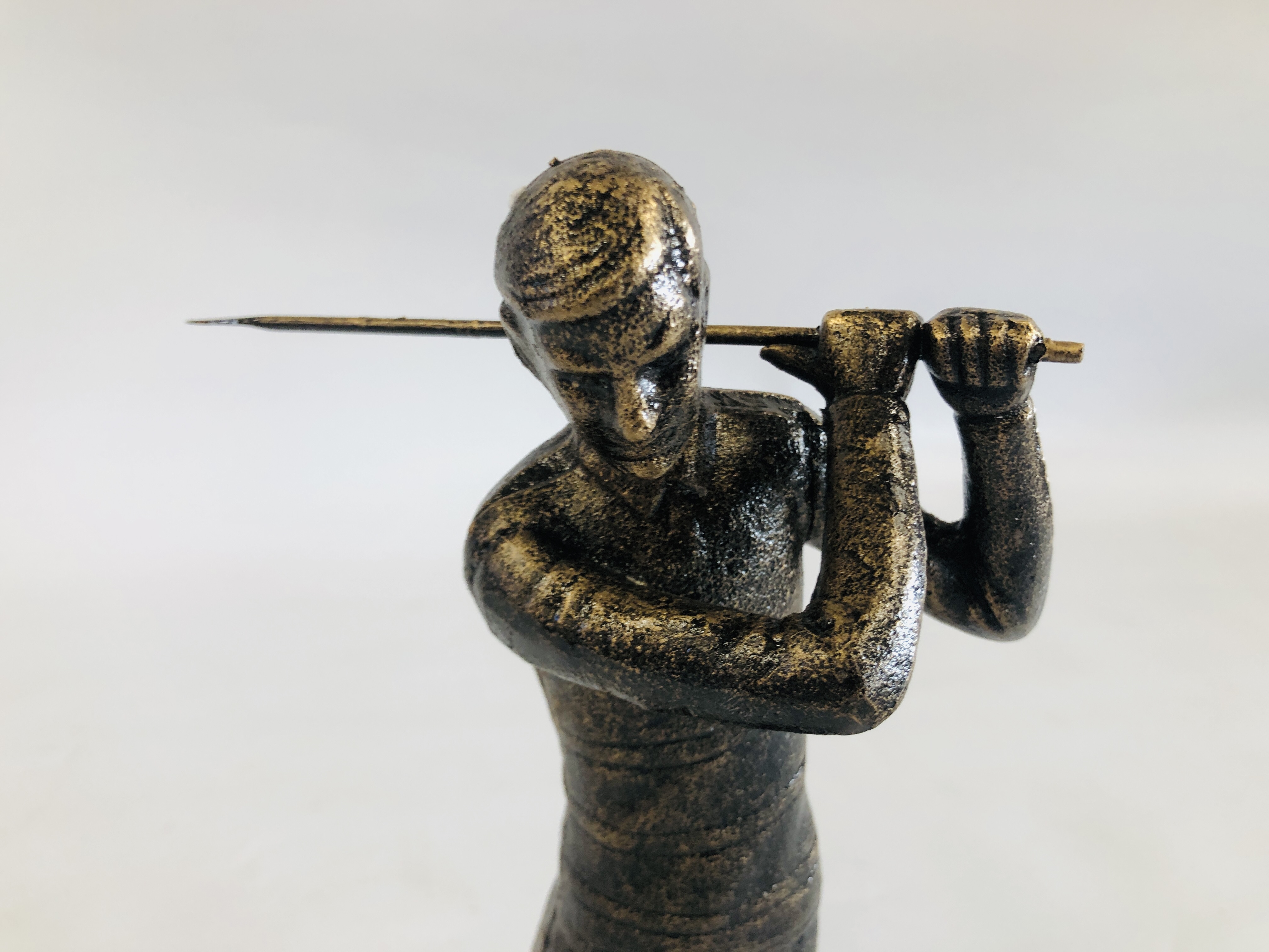 (R) BRONZE FINISH GOLFER FIGURE - Image 2 of 2