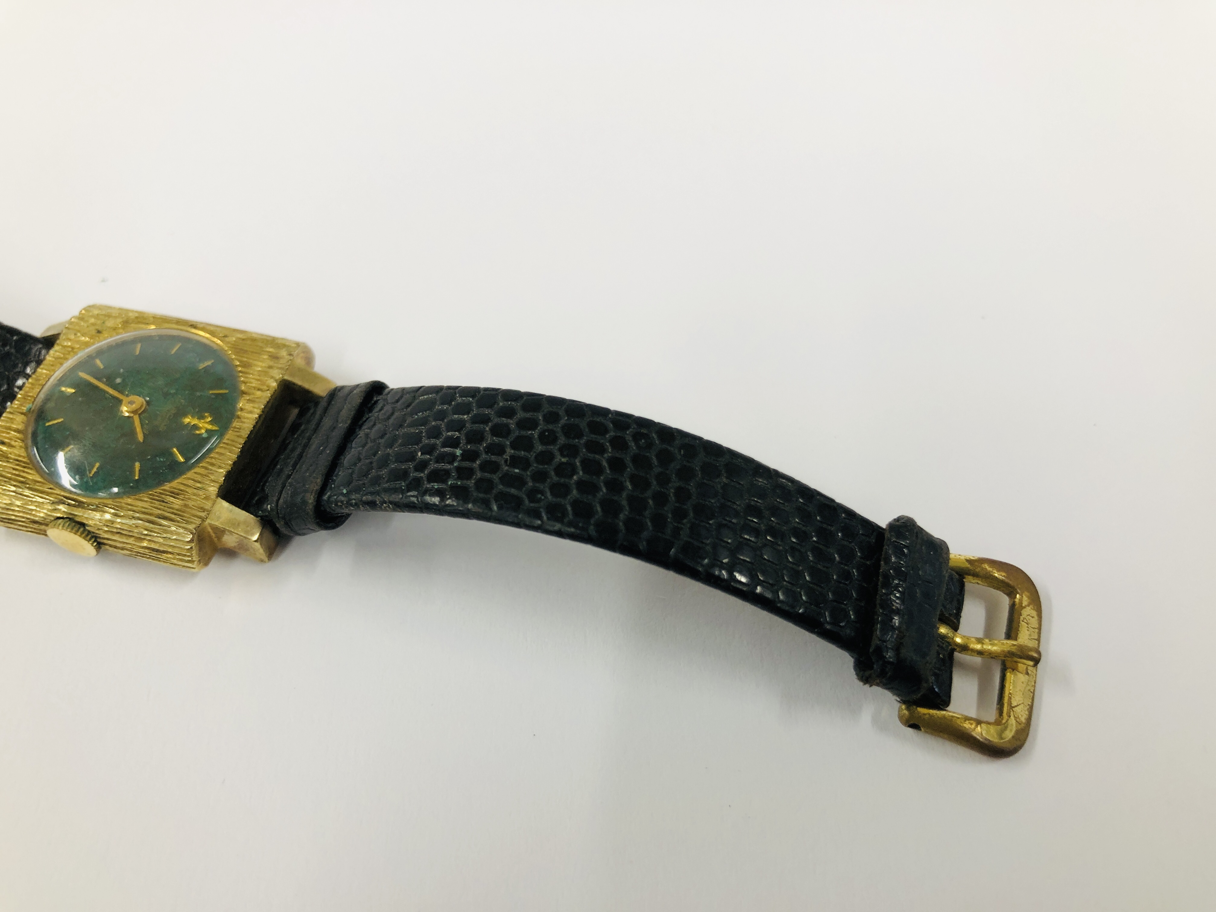 A LADIES RETRO SARCAR WRIST WATCH WITH GREEN COLOURED DIAL ON LEATHER STRAP. - Image 5 of 10