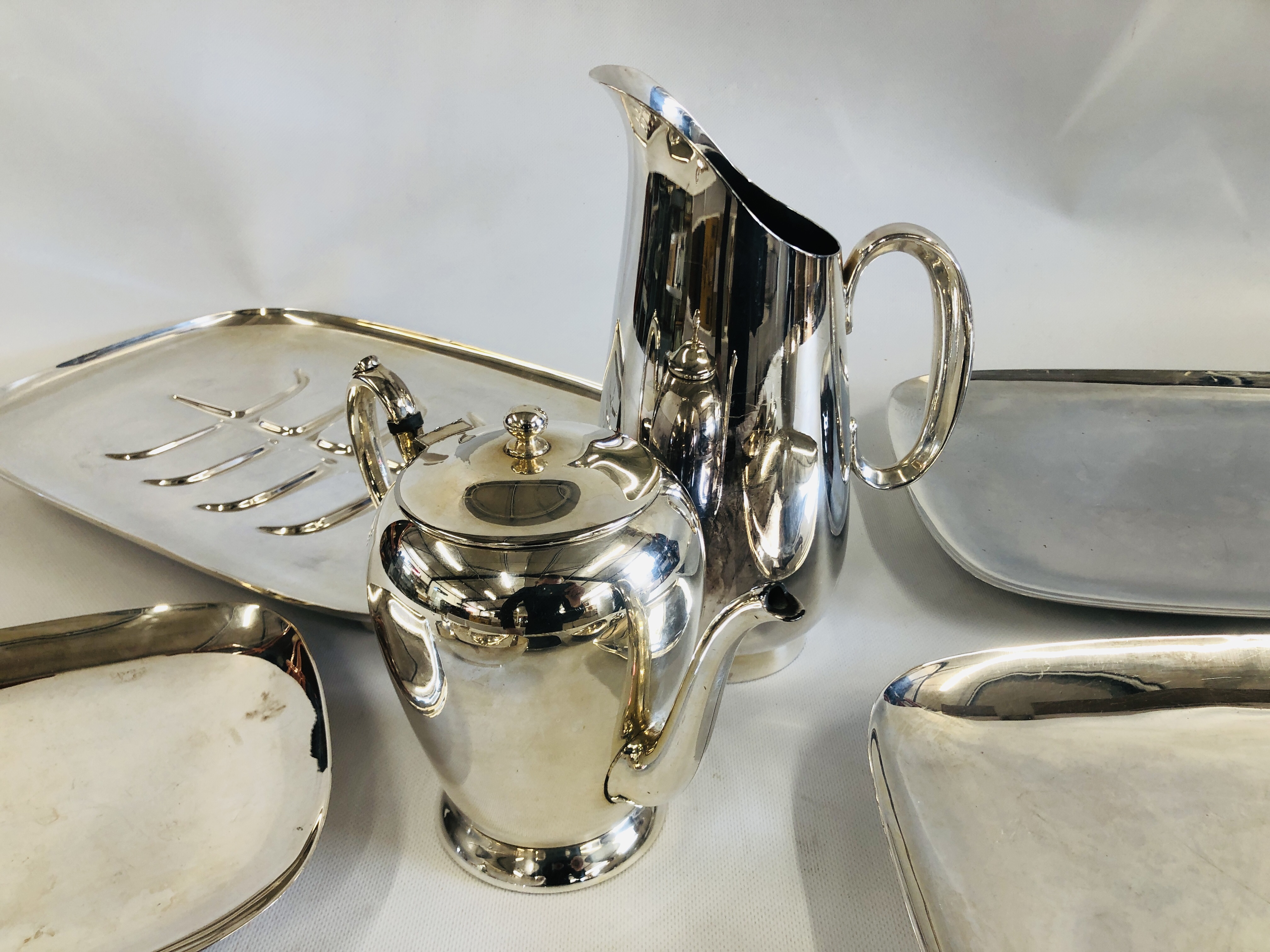 A COLLECTION OF APPROX 11 PIECES OF GOOD QUALITY PLATED WARE MARKED "REED & BARTON" ALONG WITH AN - Image 10 of 12