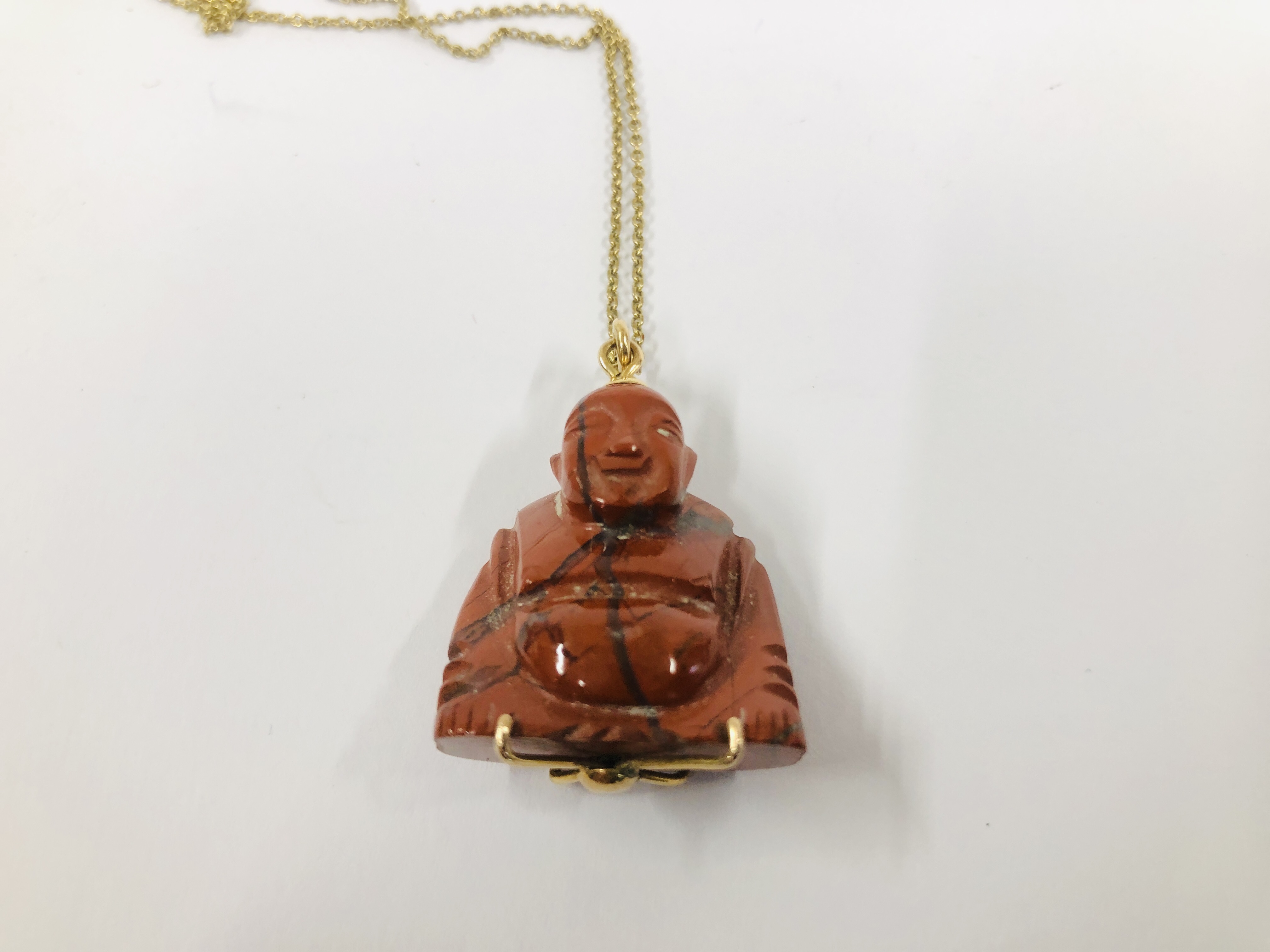 A JADE PENDANT MARKED 585 TO THE BACK ALONG WITH BUDDHA PENDANT. - Image 8 of 15