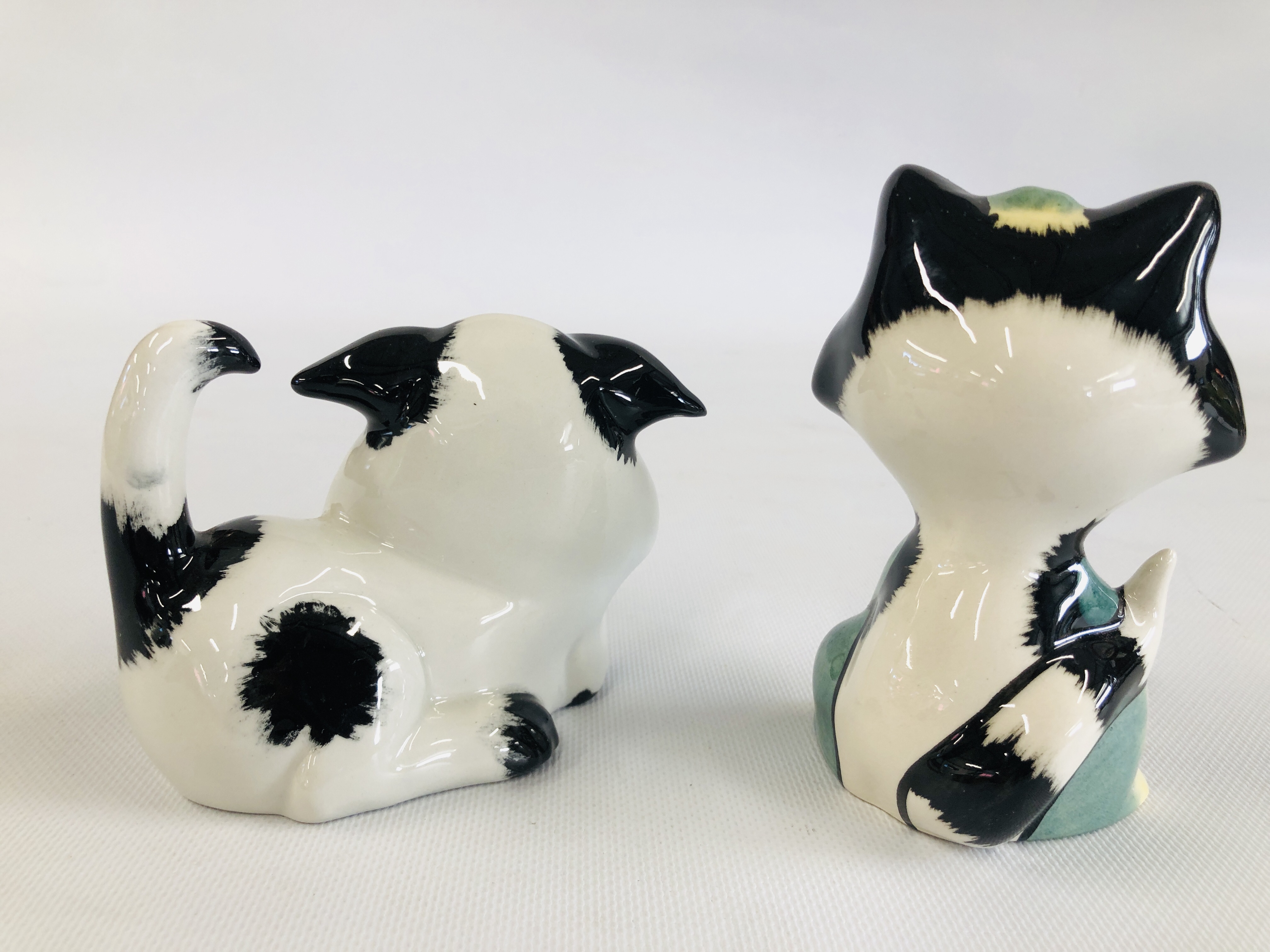 TWO "LORNA BAILEY" COLLECTORS CATS TO INCLUDE TUNA H 12.5CM & ONE OTHER H 9CM BEARING SIGNATURES. - Image 5 of 6