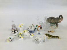 A COLLECTION OF CRYSTAL GLASS TO INCLUDE ART GLASS ANIMALS,