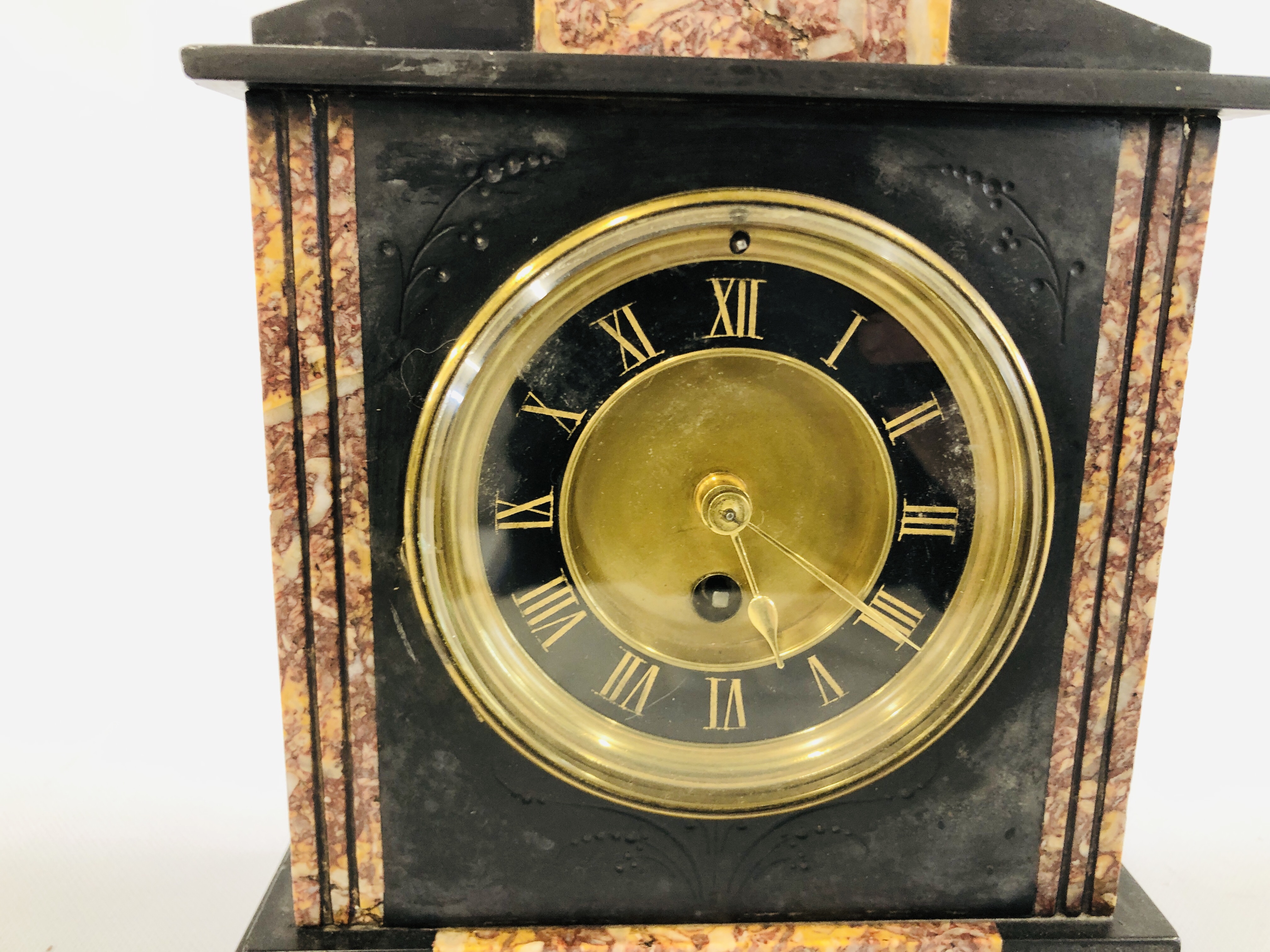 SLATE MANTEL CLOCK WITH MARBLE INLAID DETAIL, THE MOVEMENT STAMPED G.B WITH PENDULUM AND KEY. - Image 3 of 9