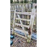 A 3FT (91CM) 5 BAR WOODEN PERSONAL GATE 122CM H.