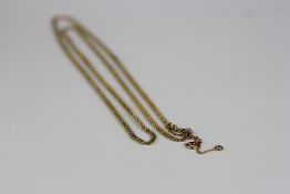 A FINE GOLD CHAIN MARKED 9CT APPROXIMATELY 60CM.