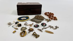 VINTAGE BOX CONTAINING COLLECTABLES TO INCLUDE CERAMIC MINATURE, VINTAGE PURSE, BEADS ETC.