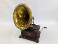A VINTAGE GRAMOPHONE "HIS MASTERS VOICE"