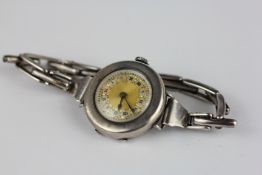 AN ANTIQUE SILVER LADIES WATCH MARKED 925 HAVING GILT DETAIL FACE ON EXPANDABLE STRAP MARKED