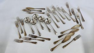 A SET OF 6 SILVER FISH KNIVES AND FORKS, LONDON ASSAY, 6 SILVER TABLE FORKS, 5 SILVER SOUP SPOONS,