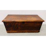 A VINTAGE SOLID OAK TRUNK WITH TWISTED ROPE HANDLES, W 102CM, D 44CM, H 44CM.