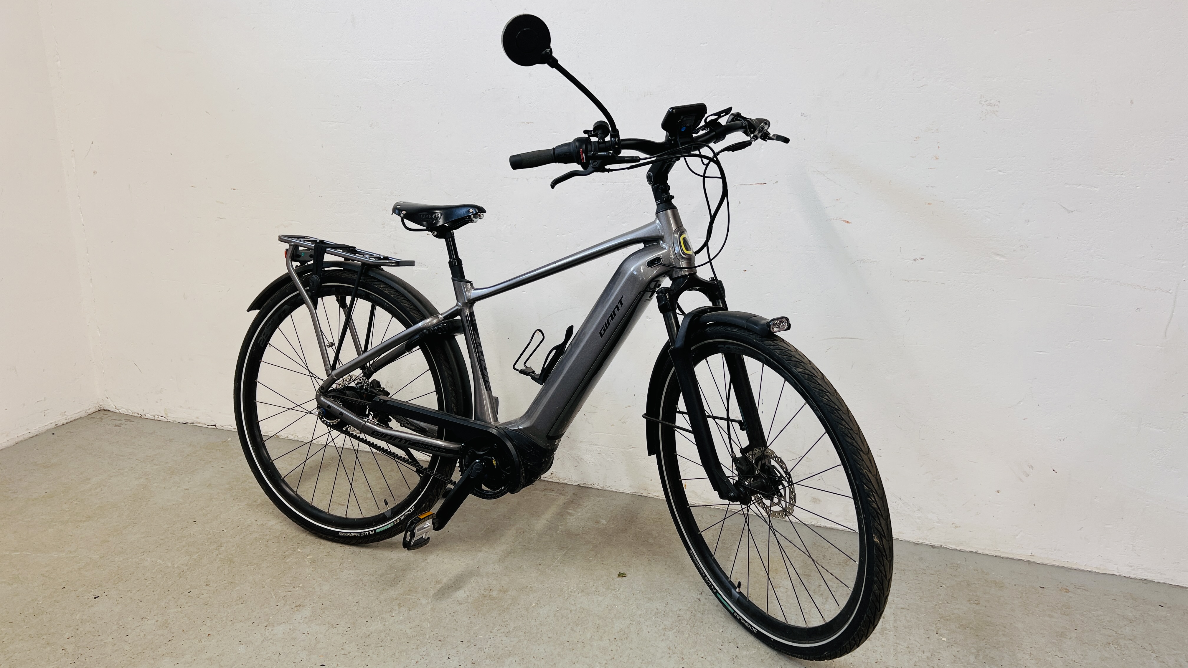 GIANT DAILY TOURER E+ 1 GTS ELECTRIC BICYCLE COMPLETE WITH KEY AND CHARGER - SOLD AS SEEN.