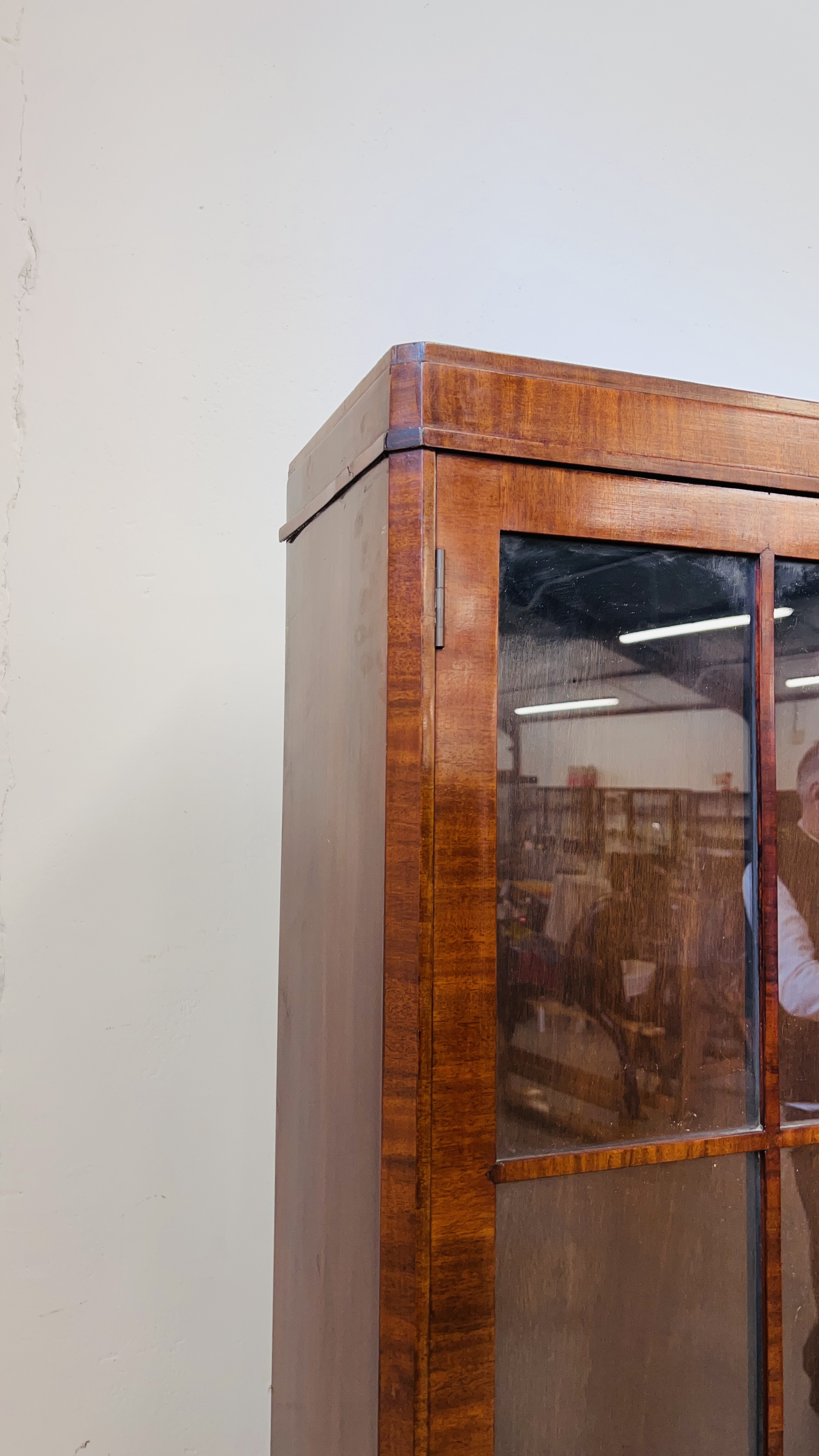 A 1930'S TWO DOOR MAHOGANY BOOKCASE ON CUPBOARD BASE - W 92CM. D 40CM. H 184CM. - Image 4 of 15