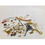 A BOX OF ASSORTED COSTUME JEWELLERY TO INCLUDE VINTAGE EXAMPLES BROOCHES, WATCHES, BEADS ETC.