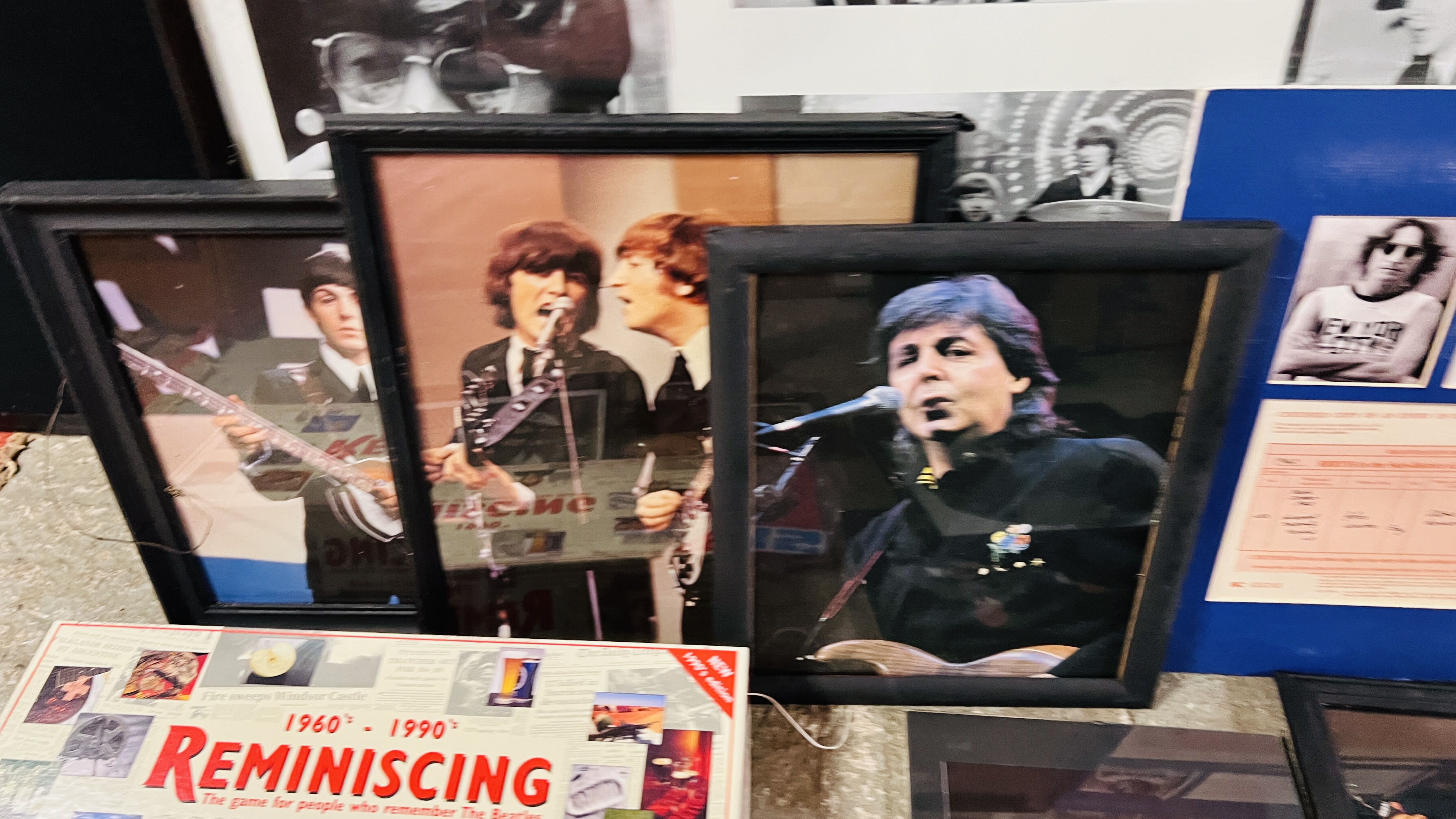 A COLLECTION OF MUSIC MEMORABILIA TO INCLUDE FRAMED PICTURES AND PRINTS JOHN LENNON AND THE BEATLES - Image 6 of 8