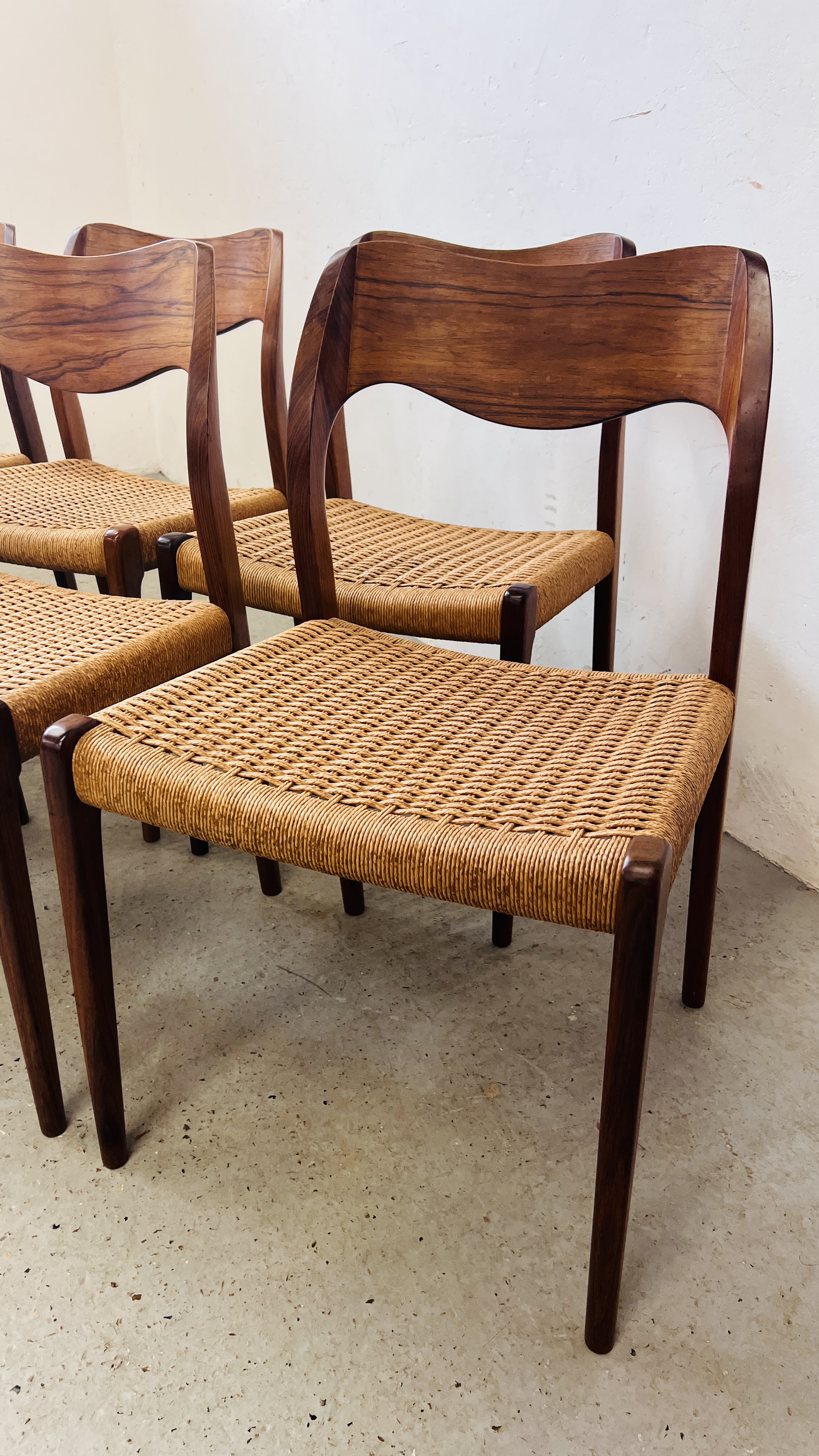 A SET OF TEN VINTAGE MID CENTURY NIELS MOLLER BY J L MOLLER MODEL 71 ROSEWOOD DINING CHAIRS WITH - Image 8 of 48