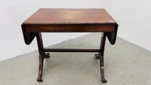 AN EARLY C19TH DROP END SOFA TABLE, THE FRIEZE EBONY STRUNG,