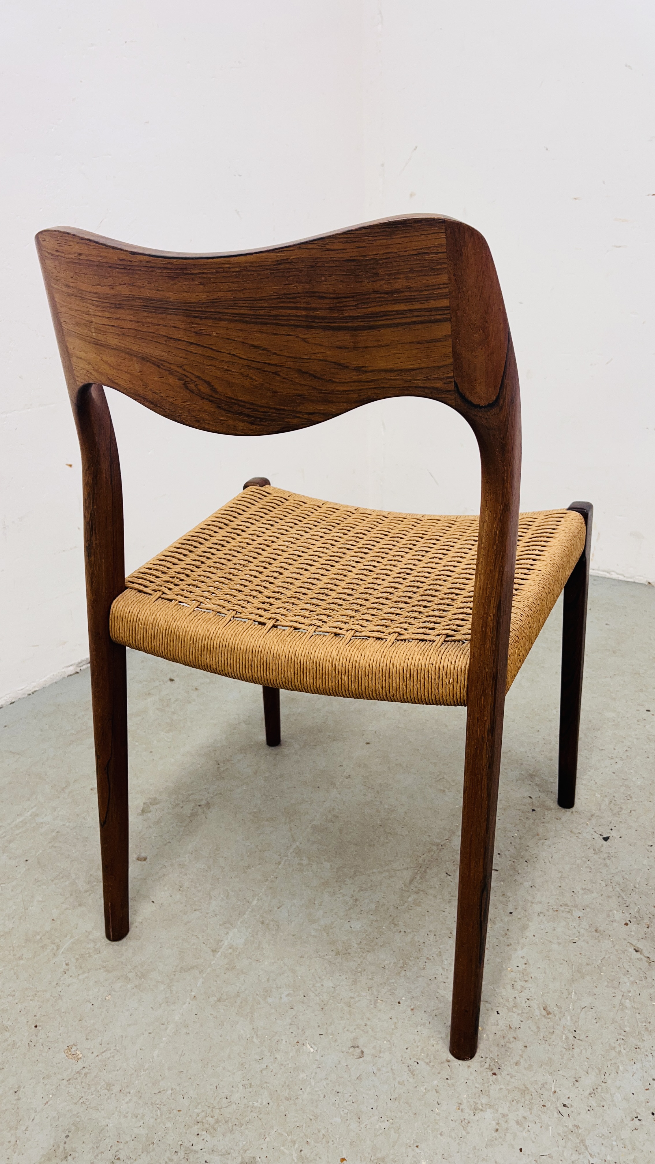 A SET OF TEN VINTAGE MID CENTURY NIELS MOLLER BY J L MOLLER MODEL 71 ROSEWOOD DINING CHAIRS WITH - Image 41 of 48