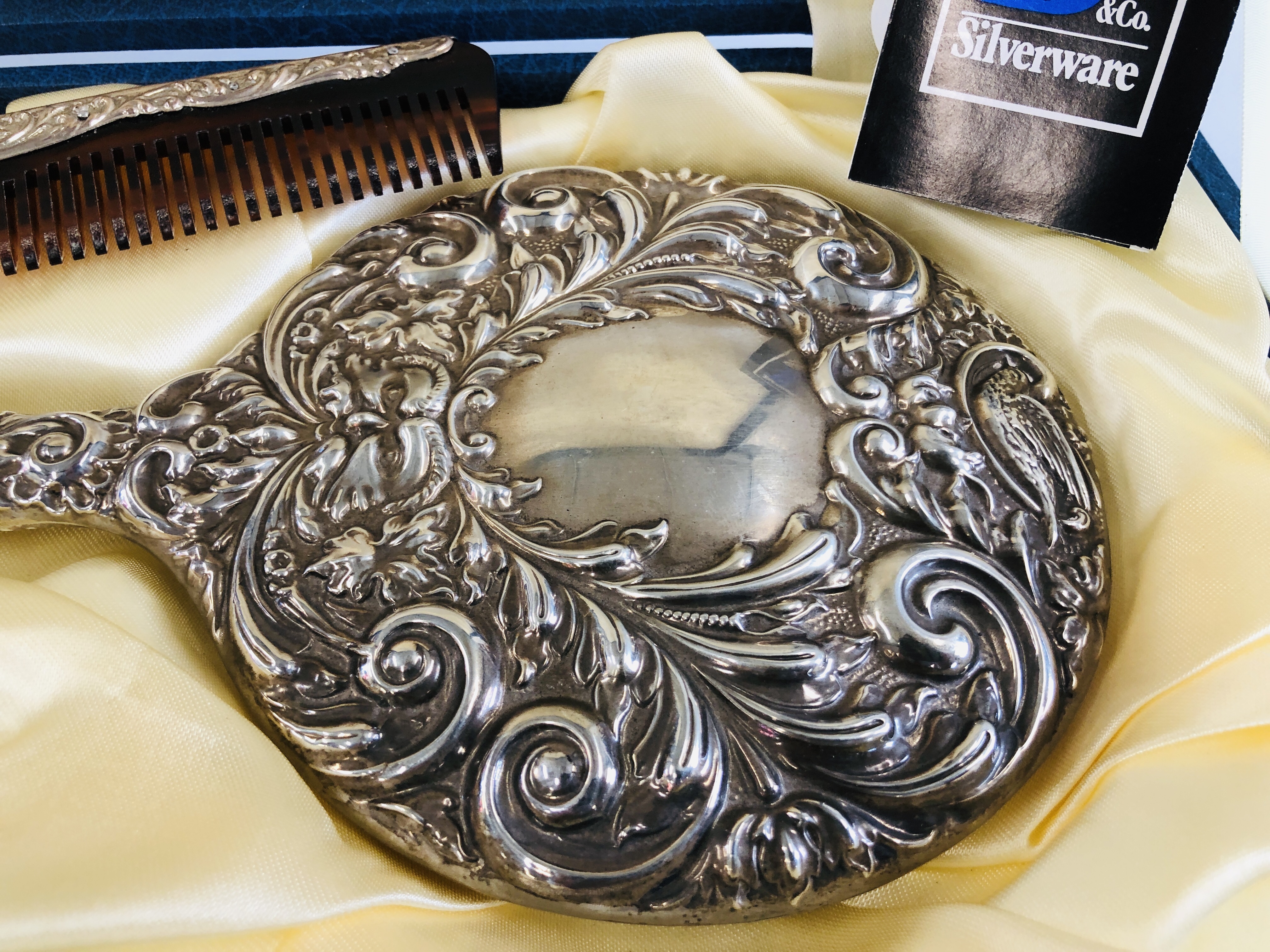 A VINTAGE 3 PIECE CASED SILVER BACKED BRUSH SET (COMPRISING MIRROR, BRUSH AND COMB). - Image 7 of 12