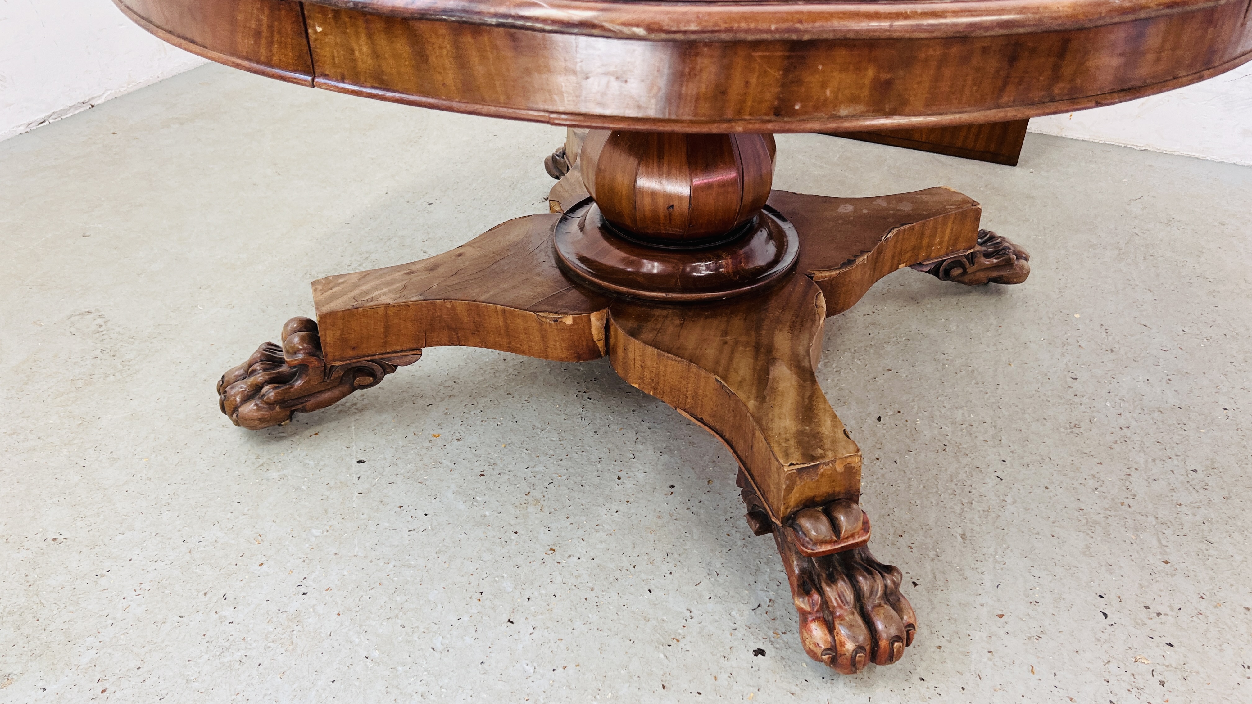 VICTORIAN LOO TABLE WITH CENTRAL EXTENSION LEAF ON IMPRESSIVE PEDESTAL BASE WITH CLAW FEET. - Image 4 of 14