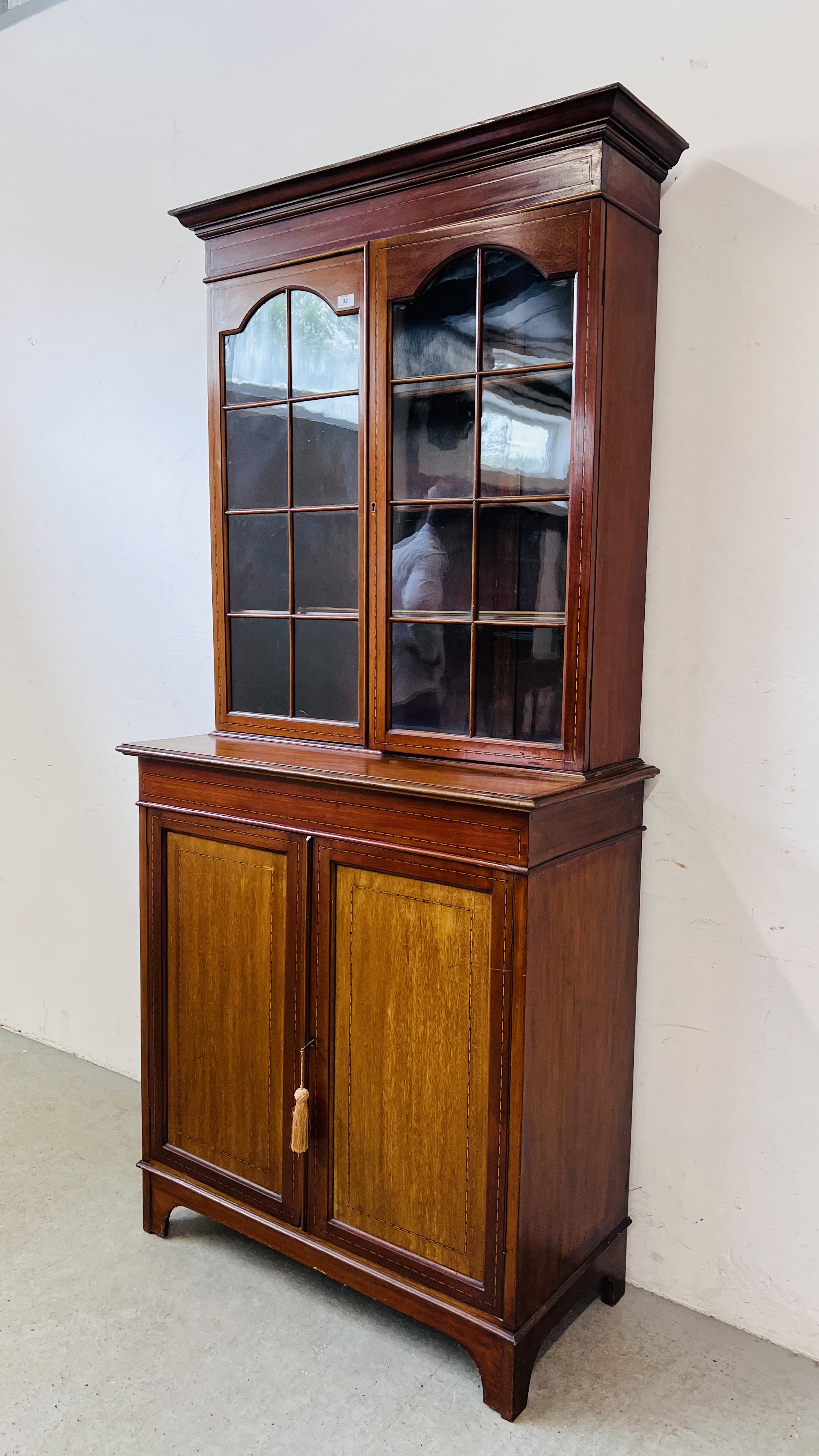 AN EDWARDIAN MAHOGANY BOOKCASE WITH CUPBOARD BELOW, WIDTH 96CM. DEPTH 46CM. HEIGHT 208CM. - Image 3 of 14