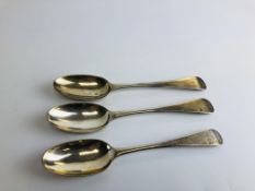 3 X SMALL SILVER OLD ENGLISH PATTERN SPOONS PROBABLY LONDON 1732 ALL ENGRAVED WITH CREST, L 16.5CM.