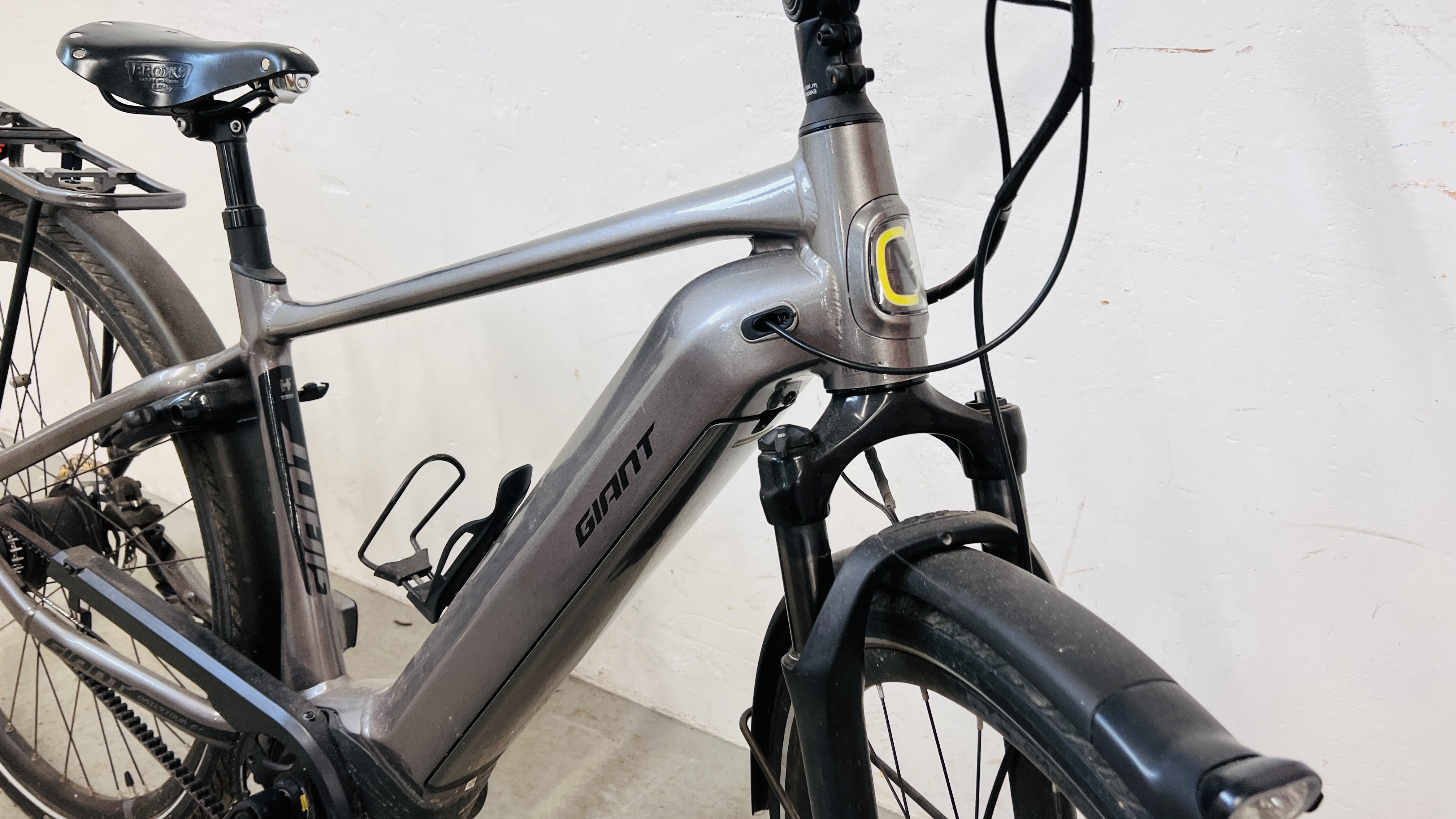 GIANT DAILY TOURER E+ 1 GTS ELECTRIC BICYCLE COMPLETE WITH KEY AND CHARGER - SOLD AS SEEN. - Image 3 of 36