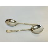 A PAIR OF SILVER BRIGHT CUT FRUIT SPOONS COOPER BROS SHEFFIELD 1912, L 21.5CM.