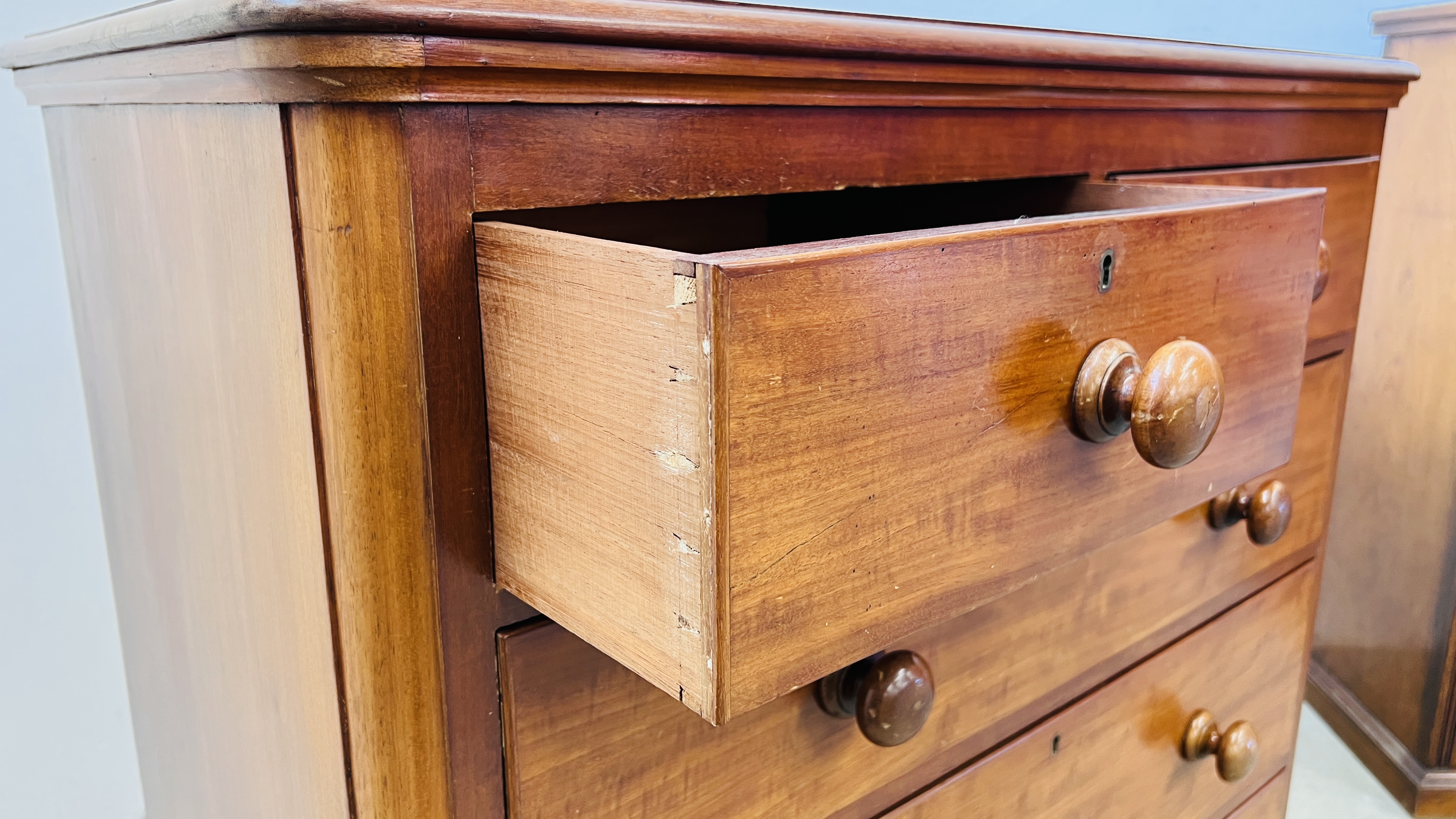 A VICTORIAN MAHOGANY CHEST, TWO SHORT OVER THREE LONG DRAWERS W 104CM. D 48CM. H 106CM. - Image 10 of 11