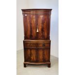 A REPRODUCTION MAHOGANY FINISH DRINKS / COCKTAIL CABINET WITH BRUSHING SLIDE,