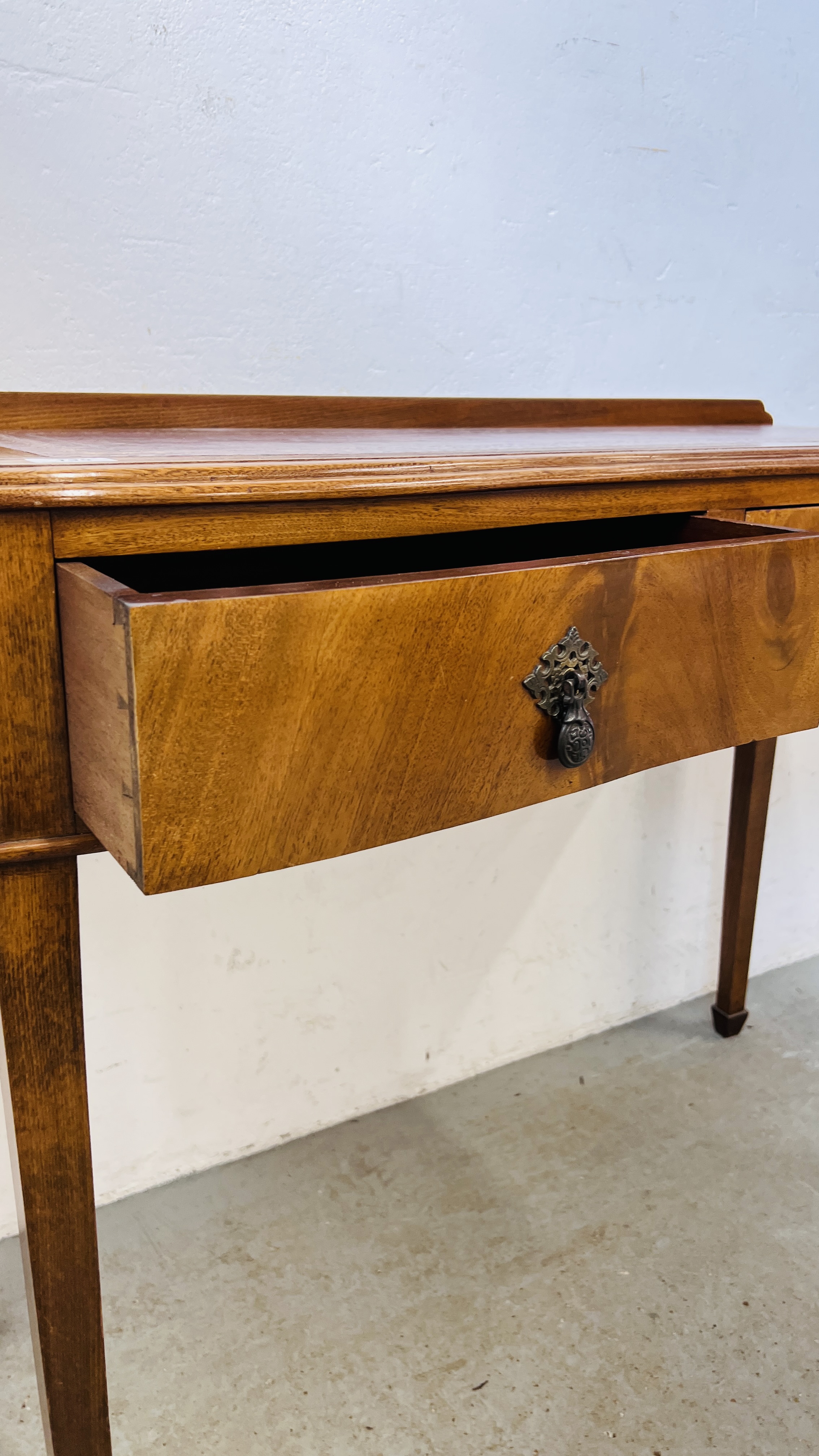 A REPRODUCTION MAHOGANY SHAPED FRONT, - Image 17 of 17