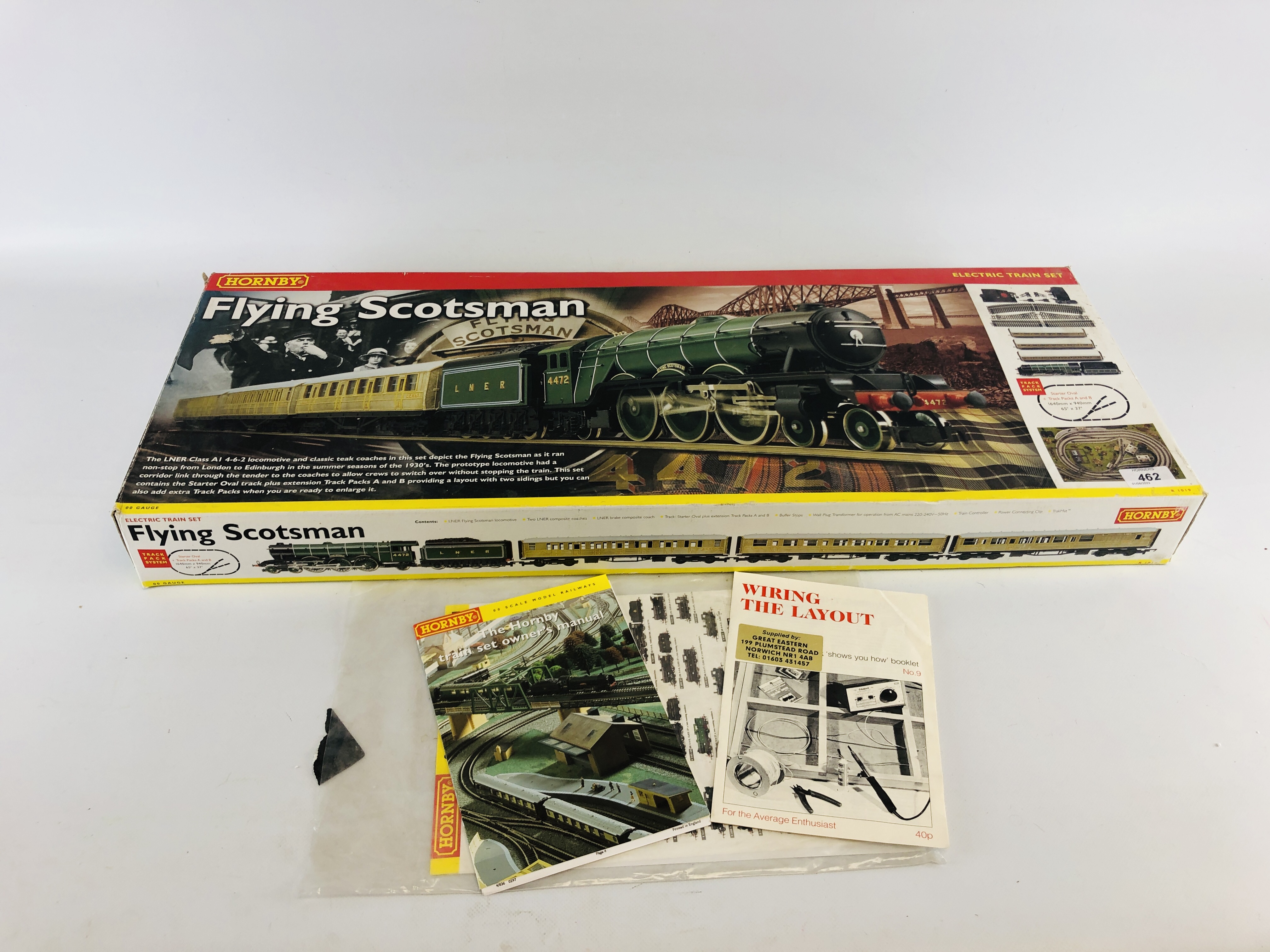 A BOXED HORNBY 00 GAUGE "FLYING SCOTSMAN" TRAIN SET.