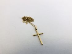 A 9CT GOLD CROSS PENDANT AND FINE CHAIN.
