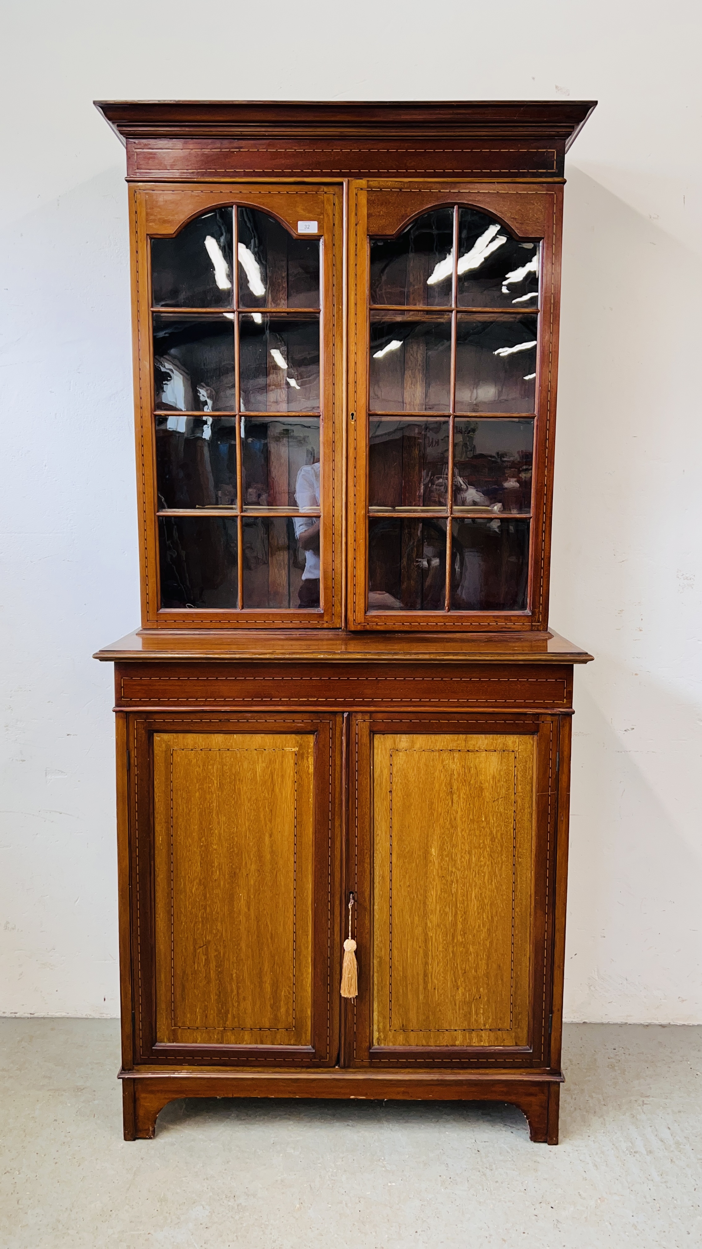 AN EDWARDIAN MAHOGANY BOOKCASE WITH CUPBOARD BELOW, WIDTH 96CM. DEPTH 46CM. HEIGHT 208CM.