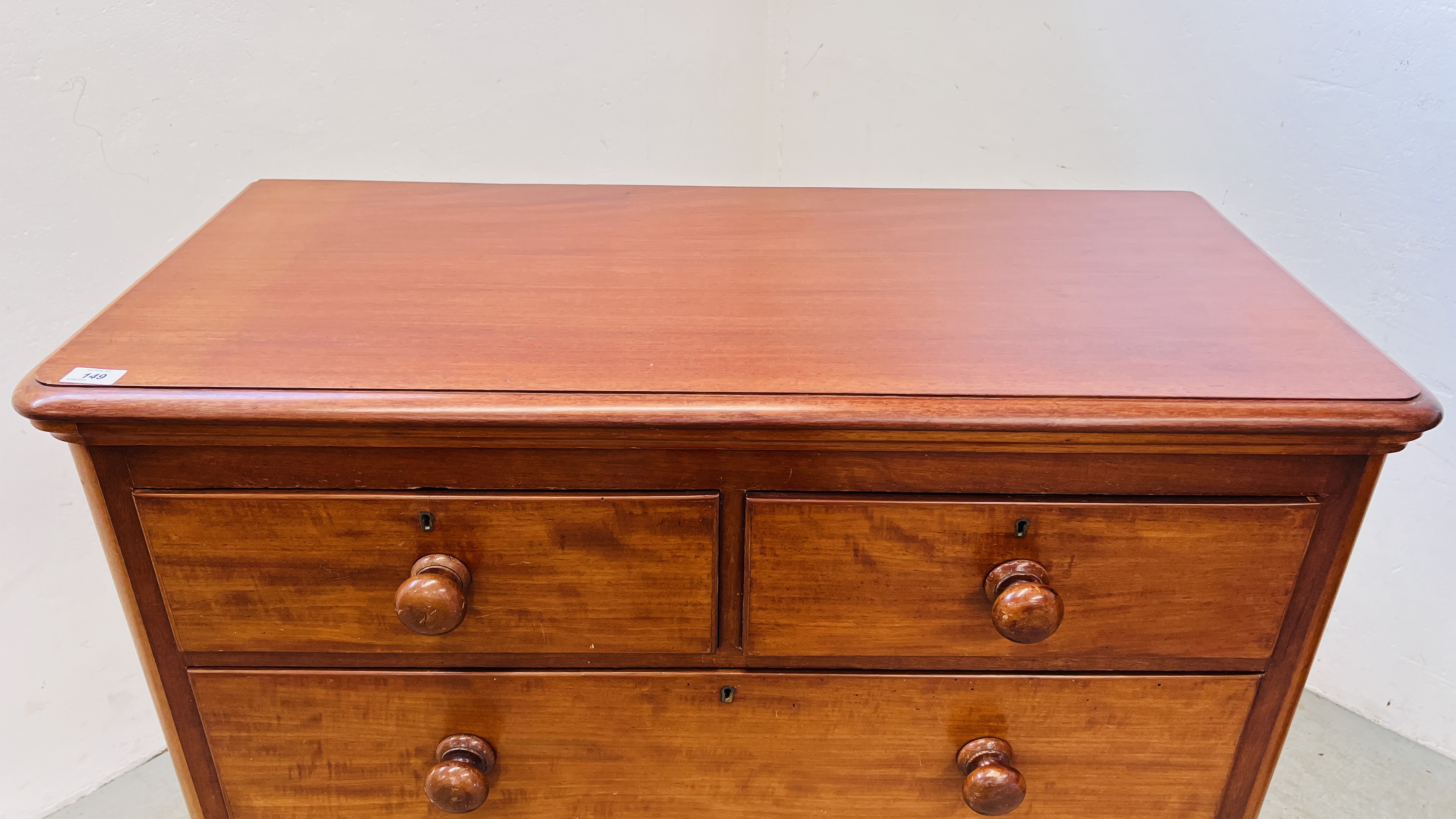 A VICTORIAN MAHOGANY CHEST, TWO SHORT OVER THREE LONG DRAWERS W 104CM. D 48CM. H 106CM. - Image 2 of 11