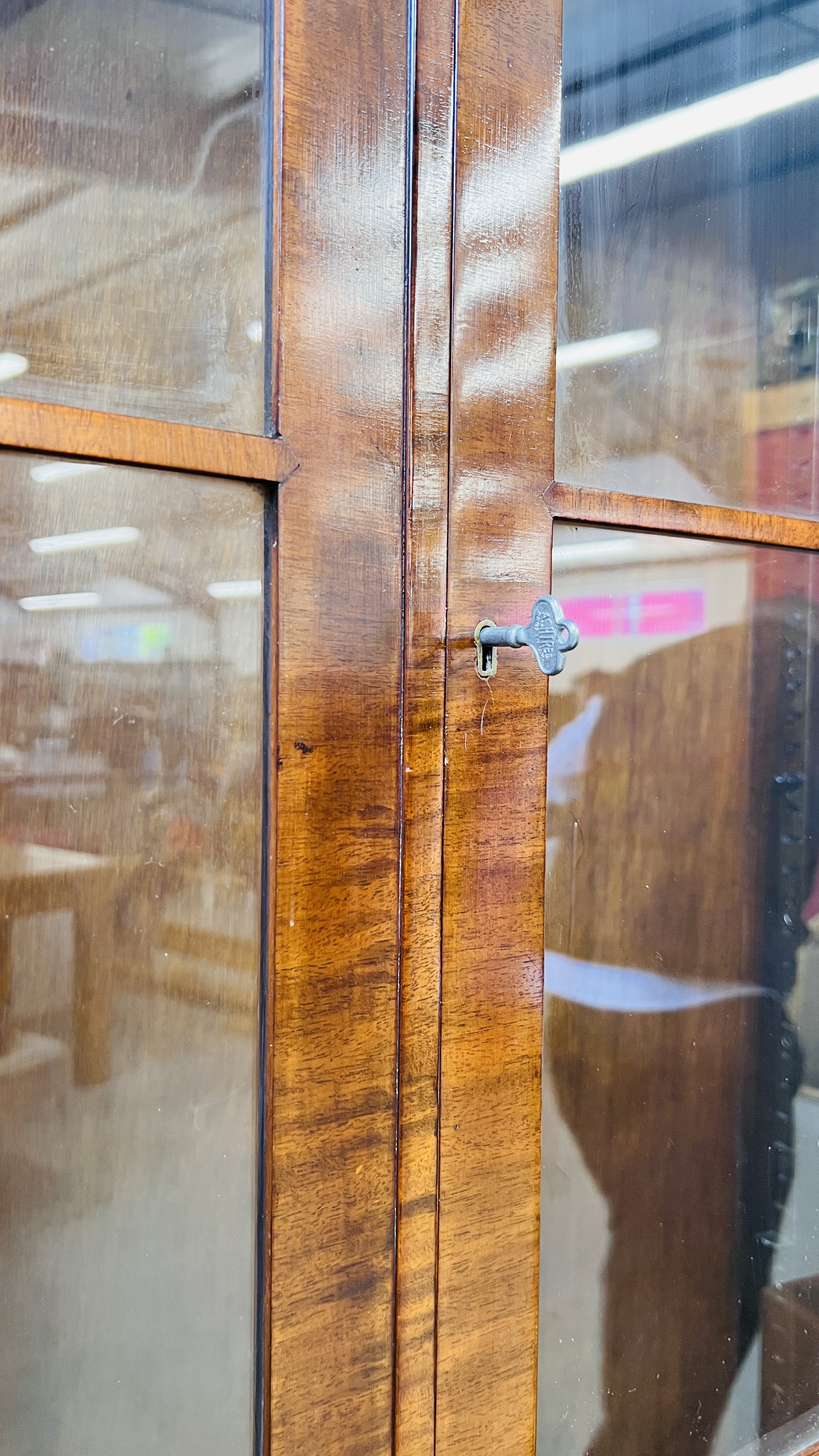 A 1930'S TWO DOOR MAHOGANY BOOKCASE ON CUPBOARD BASE - W 92CM. D 40CM. H 184CM. - Image 7 of 15