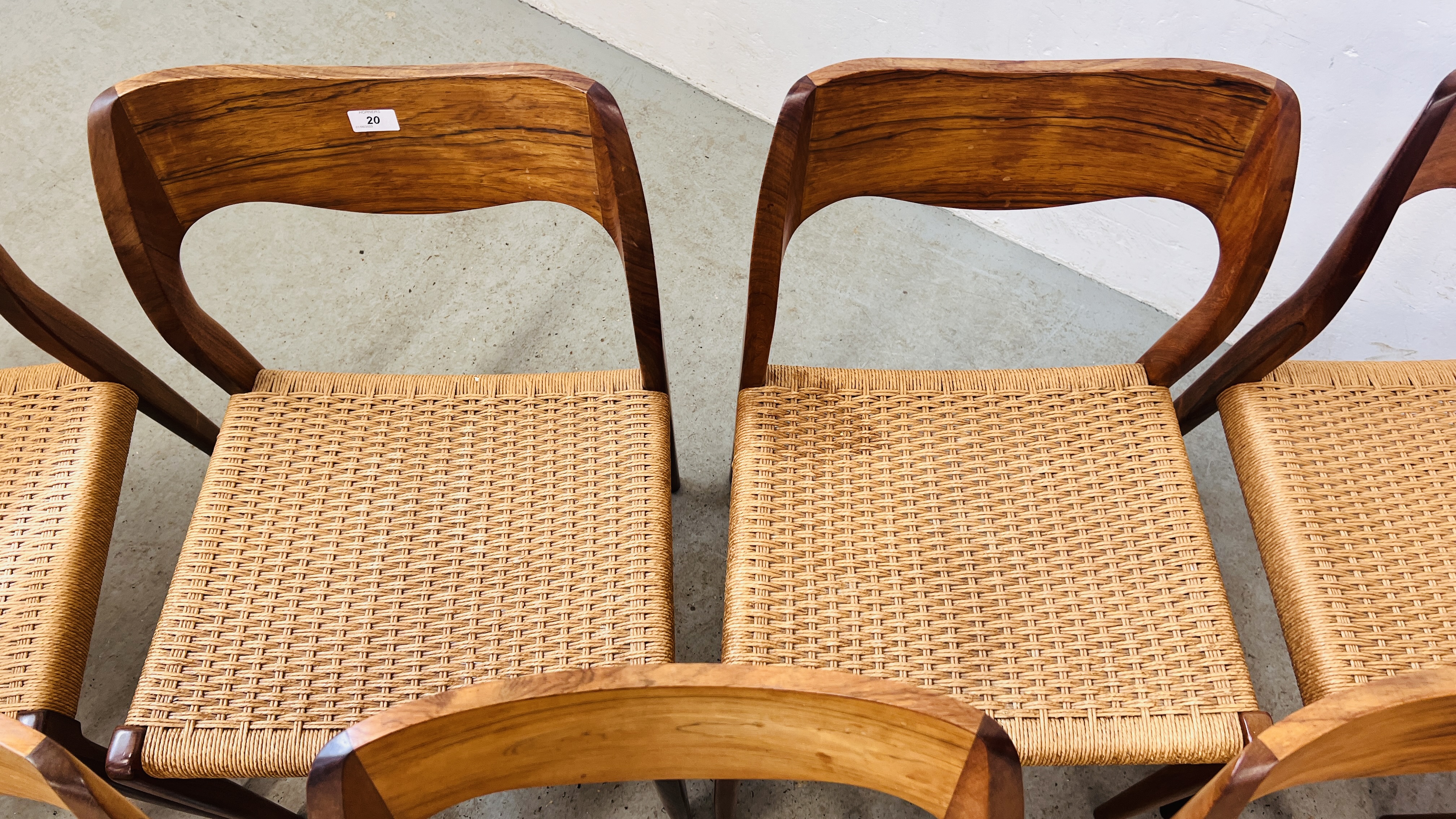 A SET OF TEN VINTAGE MID CENTURY NIELS MOLLER BY J L MOLLER MODEL 71 ROSEWOOD DINING CHAIRS WITH - Image 26 of 48