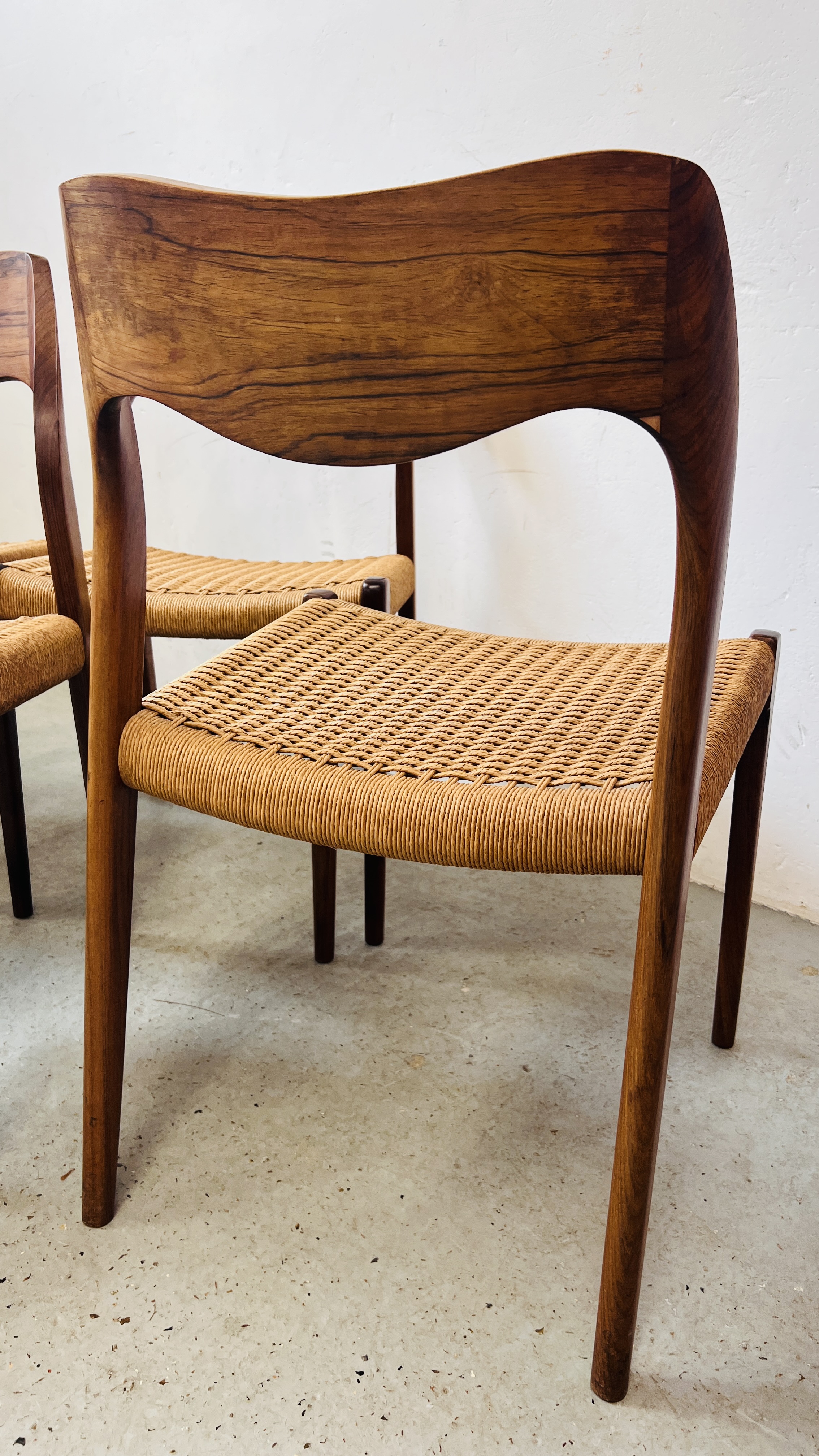 A SET OF TEN VINTAGE MID CENTURY NIELS MOLLER BY J L MOLLER MODEL 71 ROSEWOOD DINING CHAIRS WITH - Image 36 of 48