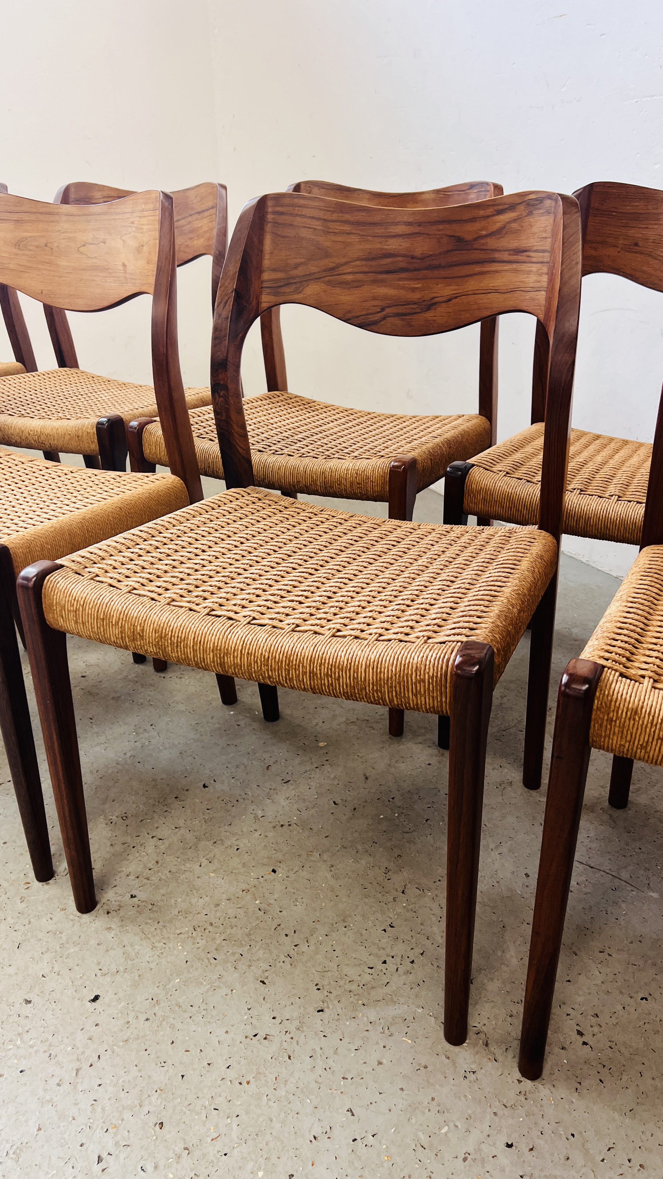 A SET OF TEN VINTAGE MID CENTURY NIELS MOLLER BY J L MOLLER MODEL 71 ROSEWOOD DINING CHAIRS WITH - Image 9 of 48