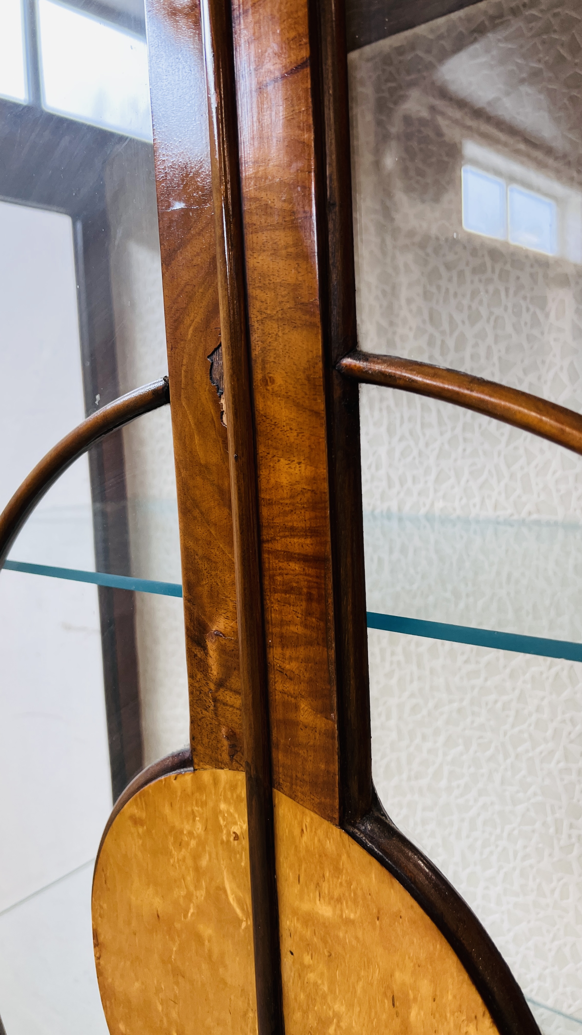 A DECO WALNUT VENEERED DISPLAY CABINET, W 87CM, D 30CM, H 118CM. - Image 8 of 16