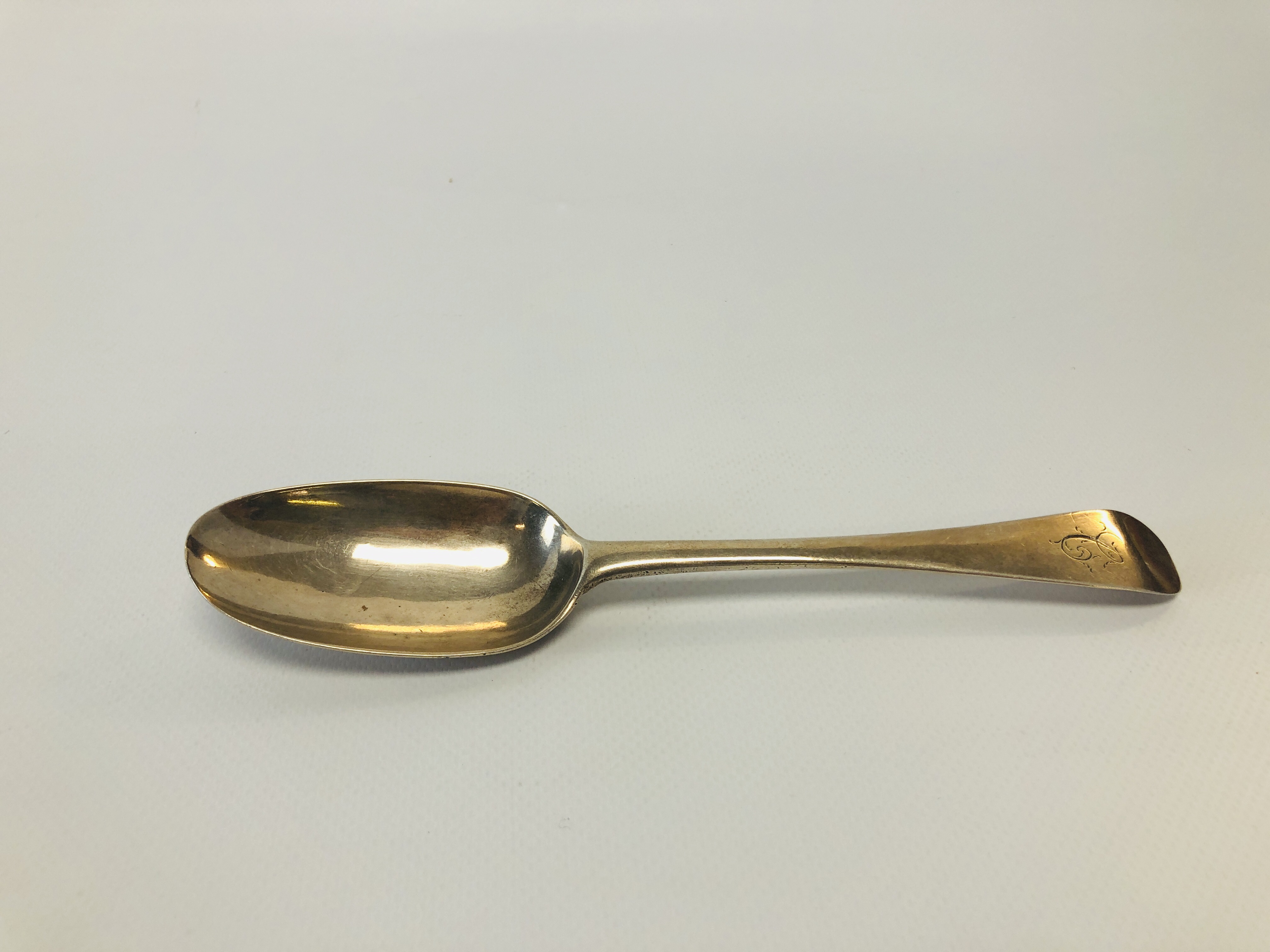 GEORGE 1 SPOON LATER MONOGRAM LONDON 1716, L 19.5CM.