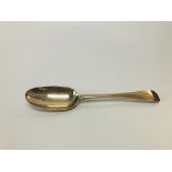 GEORGE 1 SPOON LATER MONOGRAM LONDON 1716, L 19.5CM.