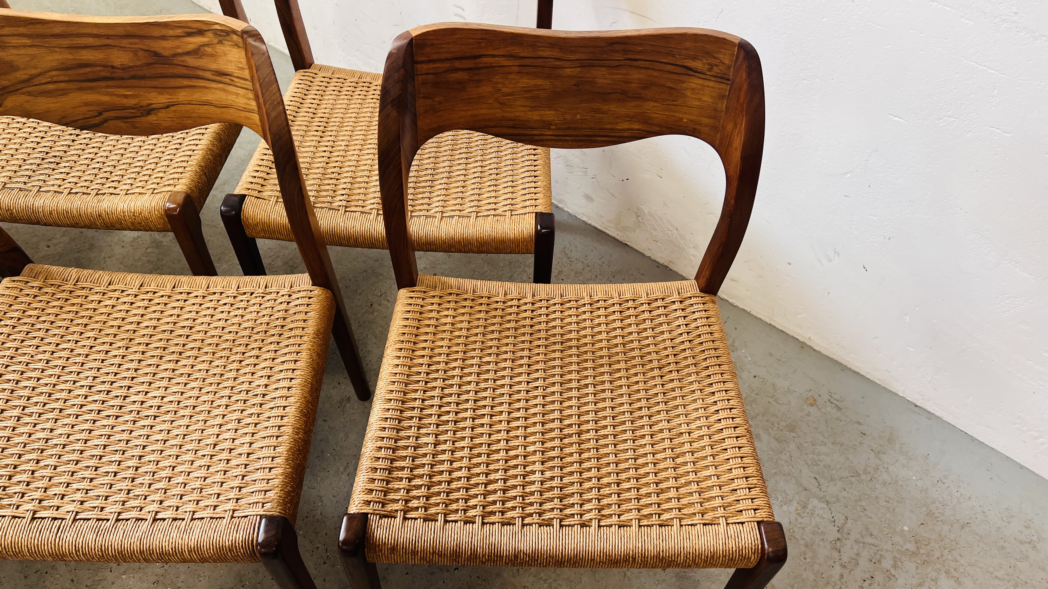 A SET OF TEN VINTAGE MID CENTURY NIELS MOLLER BY J L MOLLER MODEL 71 ROSEWOOD DINING CHAIRS WITH - Image 28 of 48