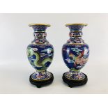 A PAIR OF ELABORATE CLOISONNE VASES ON HARDWOOD CIRCULAR BASES, H 31CM (NOT INCLUDING STAND).