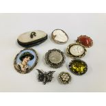 A GROUP OF ASSORTED BROOCHES TO INCLUDE VICTORIAN AND GEORGIAN PASTE EXAMPLES.