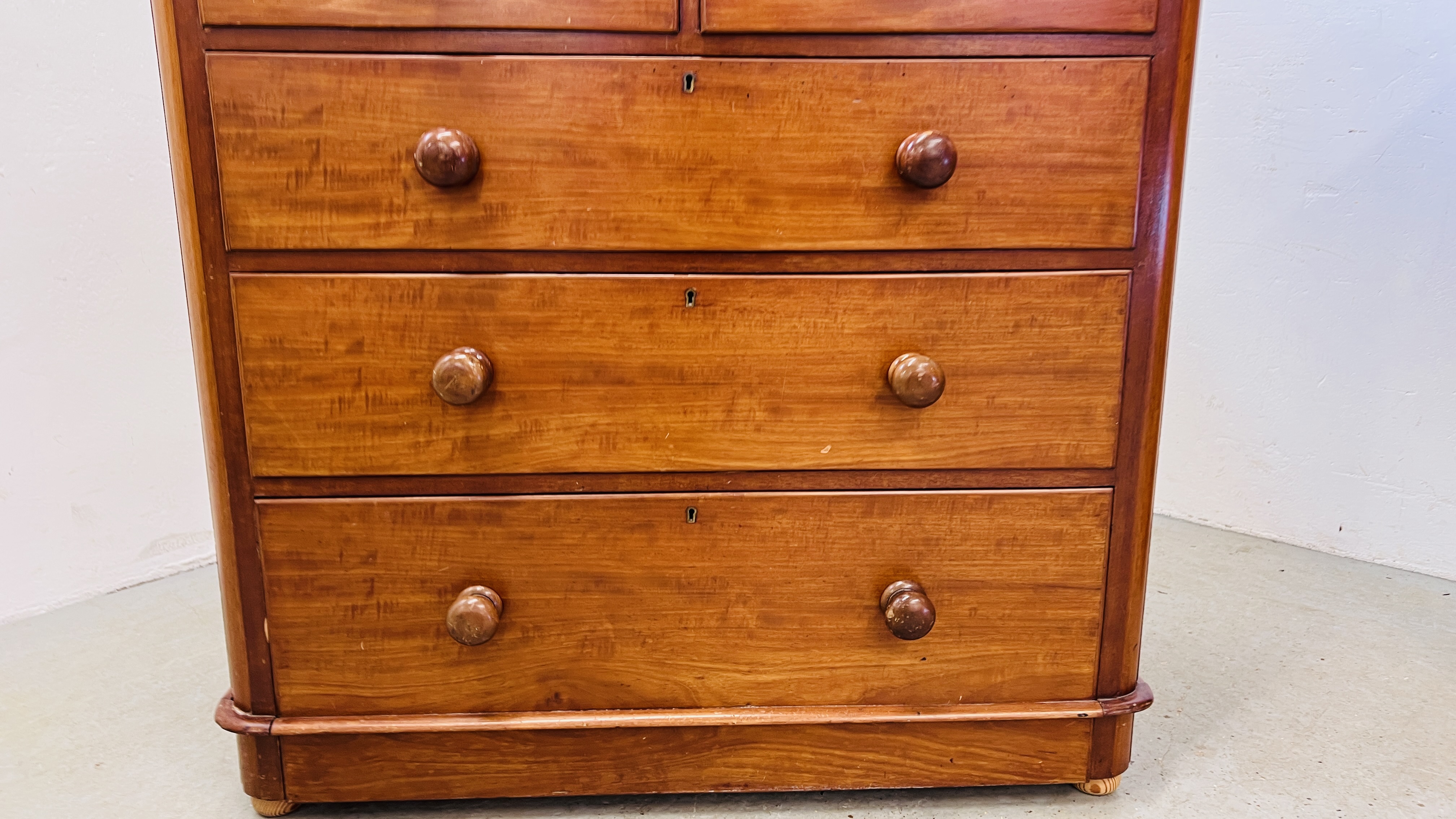 A VICTORIAN MAHOGANY CHEST, TWO SHORT OVER THREE LONG DRAWERS W 104CM. D 48CM. H 106CM. - Image 4 of 11
