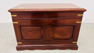 A REPRODUCTION HARDWOOD BRASS BOUND TREASURY TRUNK WITH INTERNAL TRAY FITMENT, W 61CM, D 36CM,